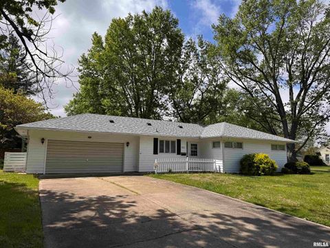Photo of 731 MADELYN Avenue, Macomb, IL 61455 (MLS # PA1266012)