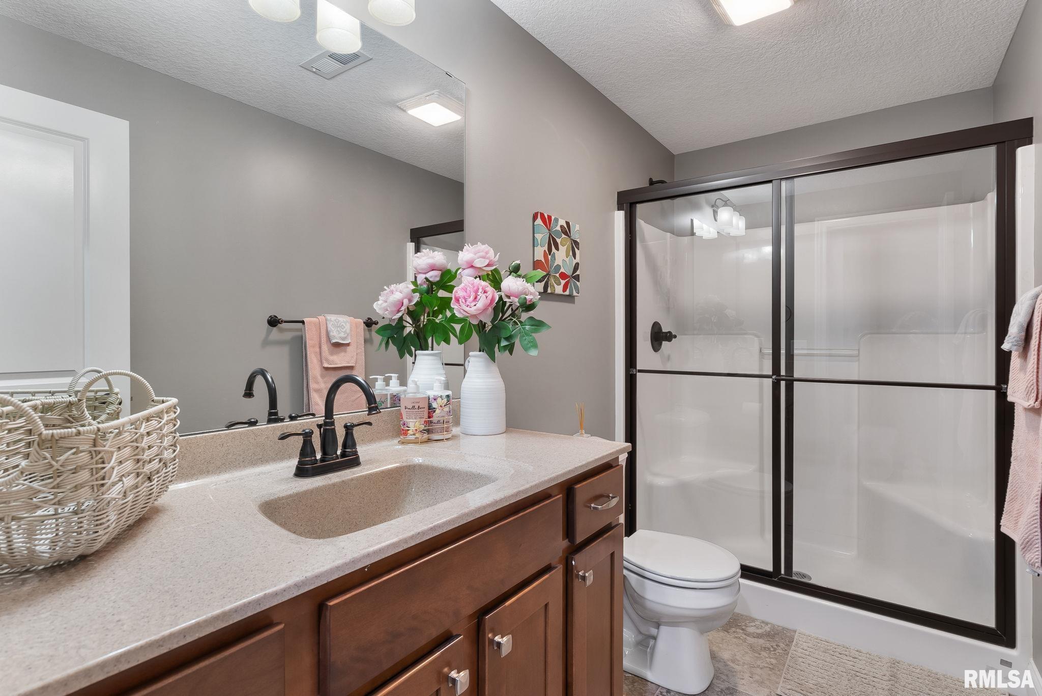 6898 Summerfield Drive, Bettendorf, Iowa image 33