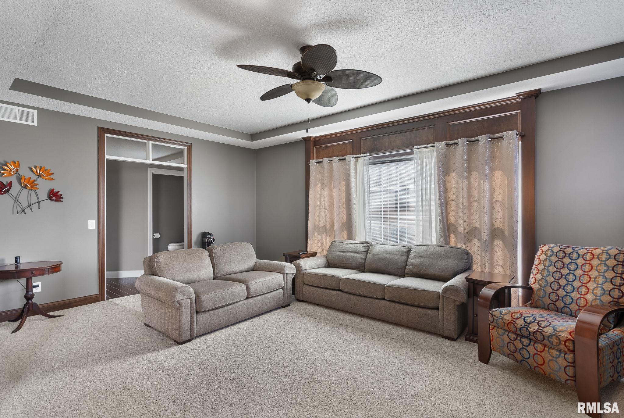 6898 Summerfield Drive, Bettendorf, Iowa image 8