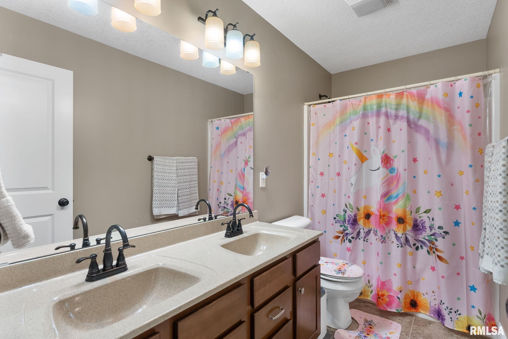 6898 Summerfield Drive, Bettendorf, Iowa image 24