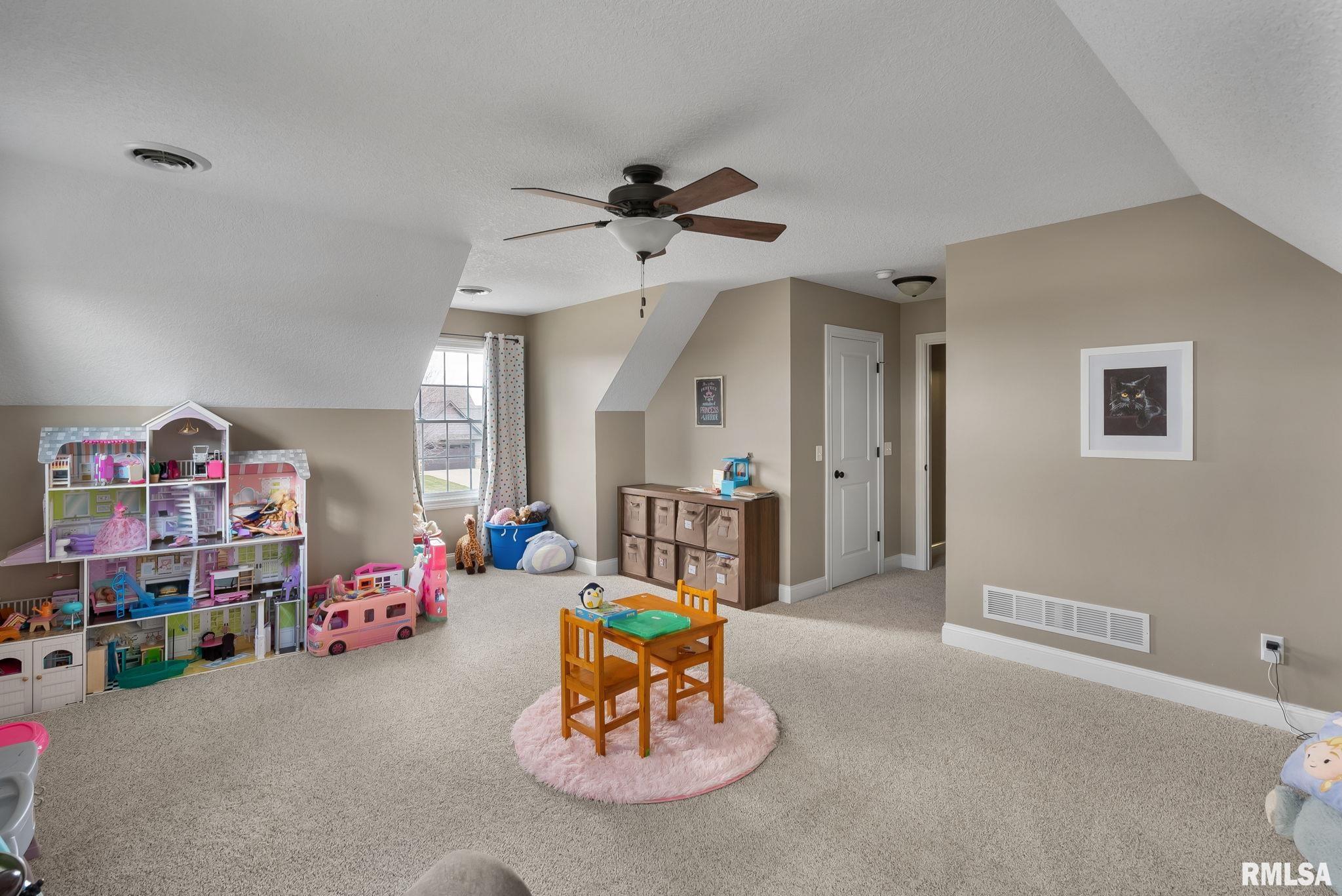 6898 Summerfield Drive, Bettendorf, Iowa image 28