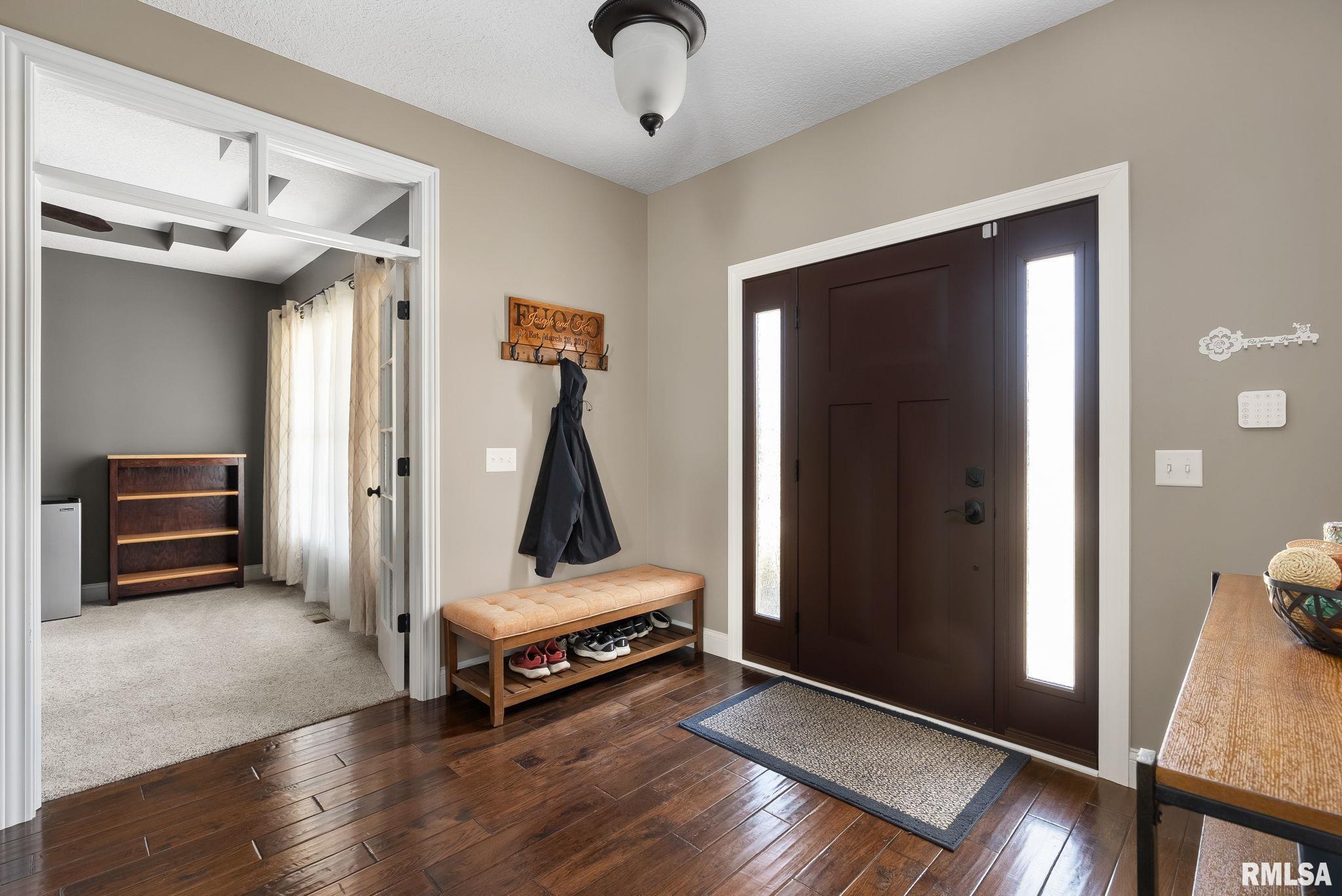 6898 Summerfield Drive, Bettendorf, Iowa image 4
