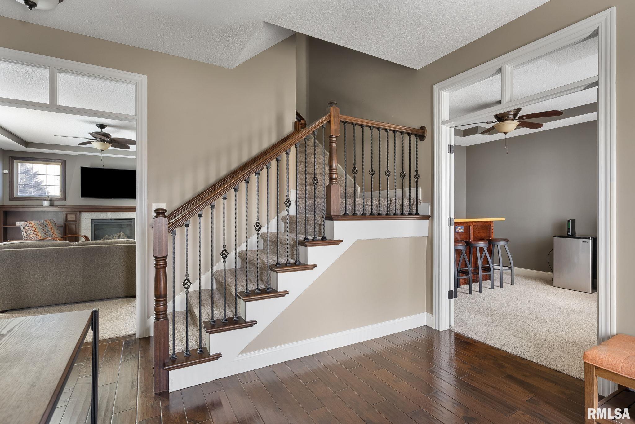 6898 Summerfield Drive, Bettendorf, Iowa image 3