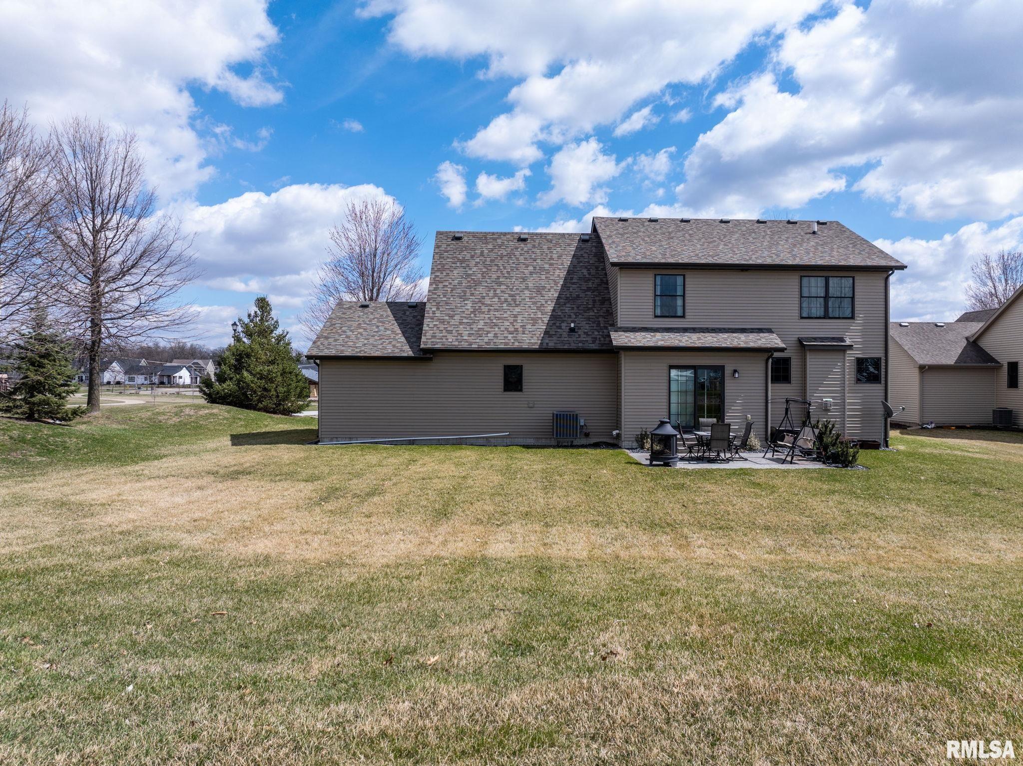 6898 Summerfield Drive, Bettendorf, Iowa image 2