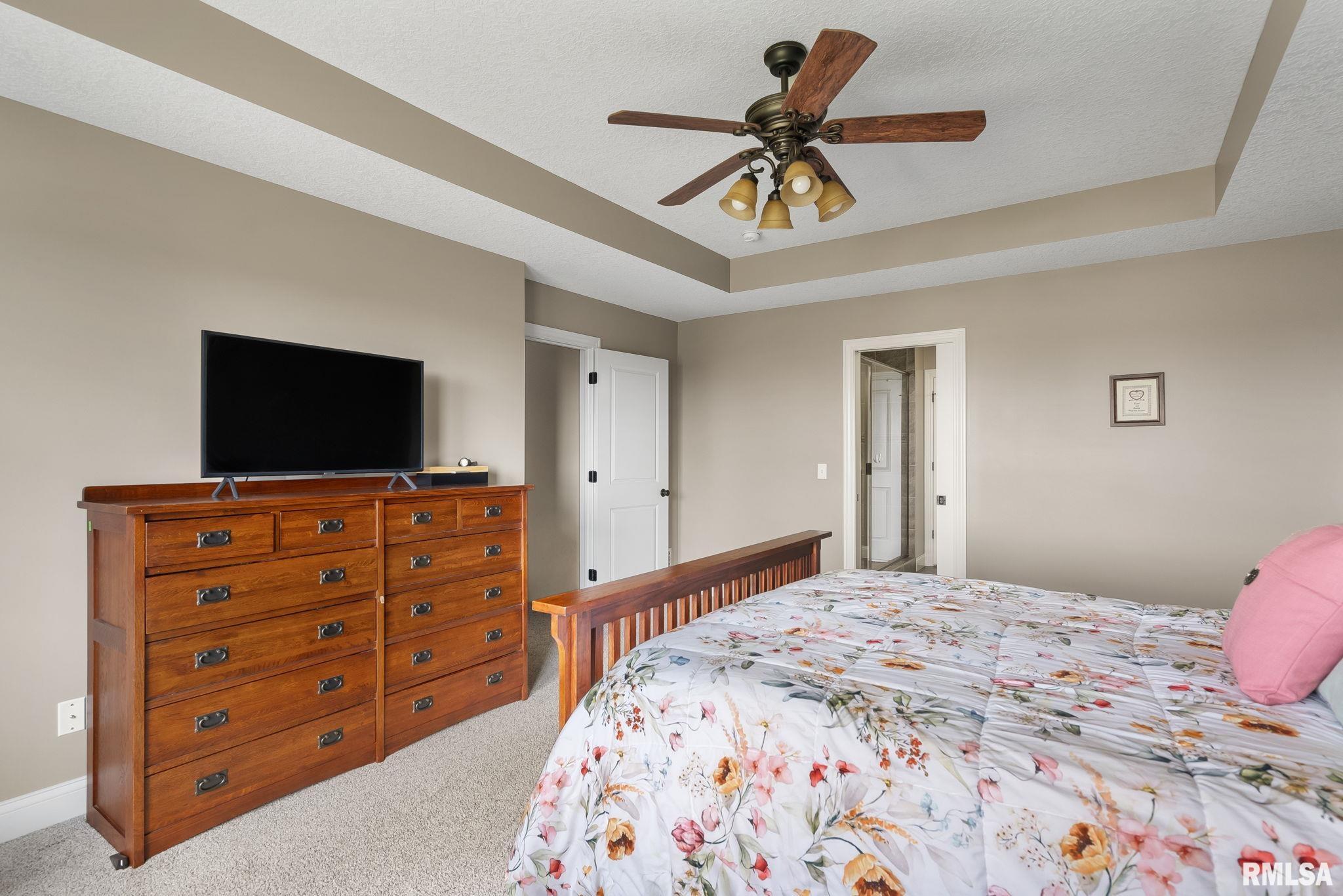 6898 Summerfield Drive, Bettendorf, Iowa image 18