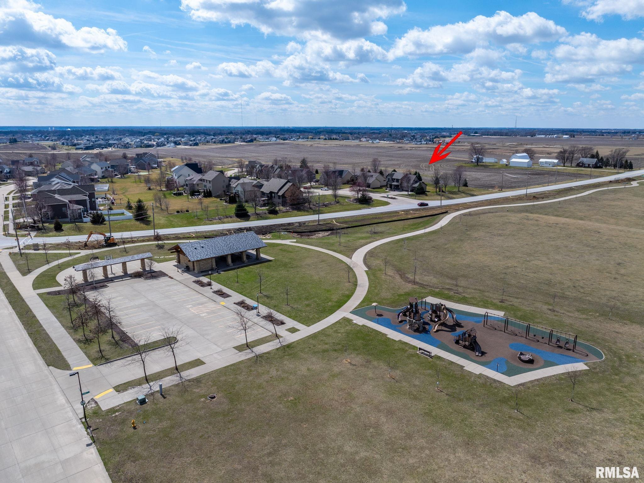 6898 Summerfield Drive, Bettendorf, Iowa image 38