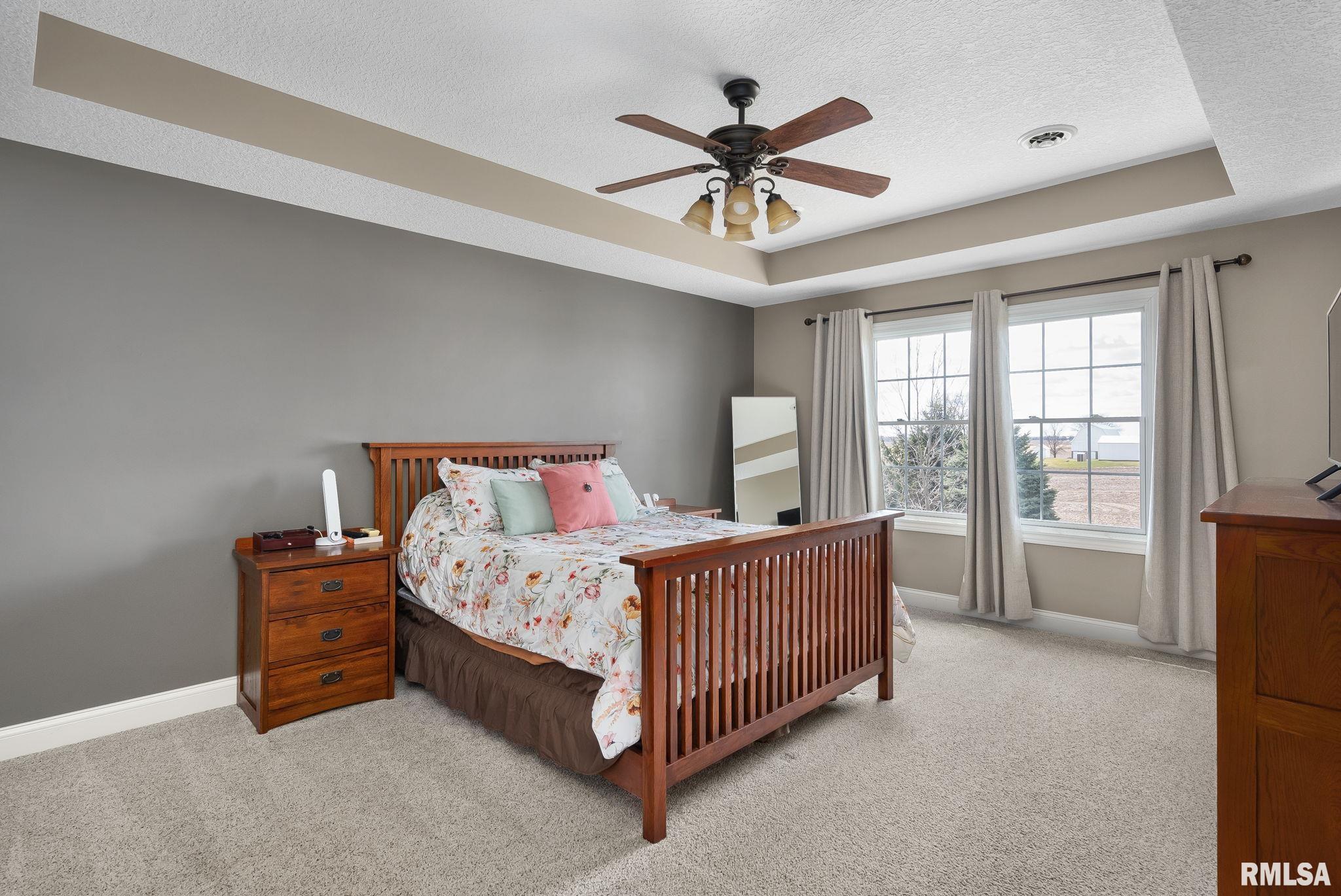 6898 Summerfield Drive, Bettendorf, Iowa image 17