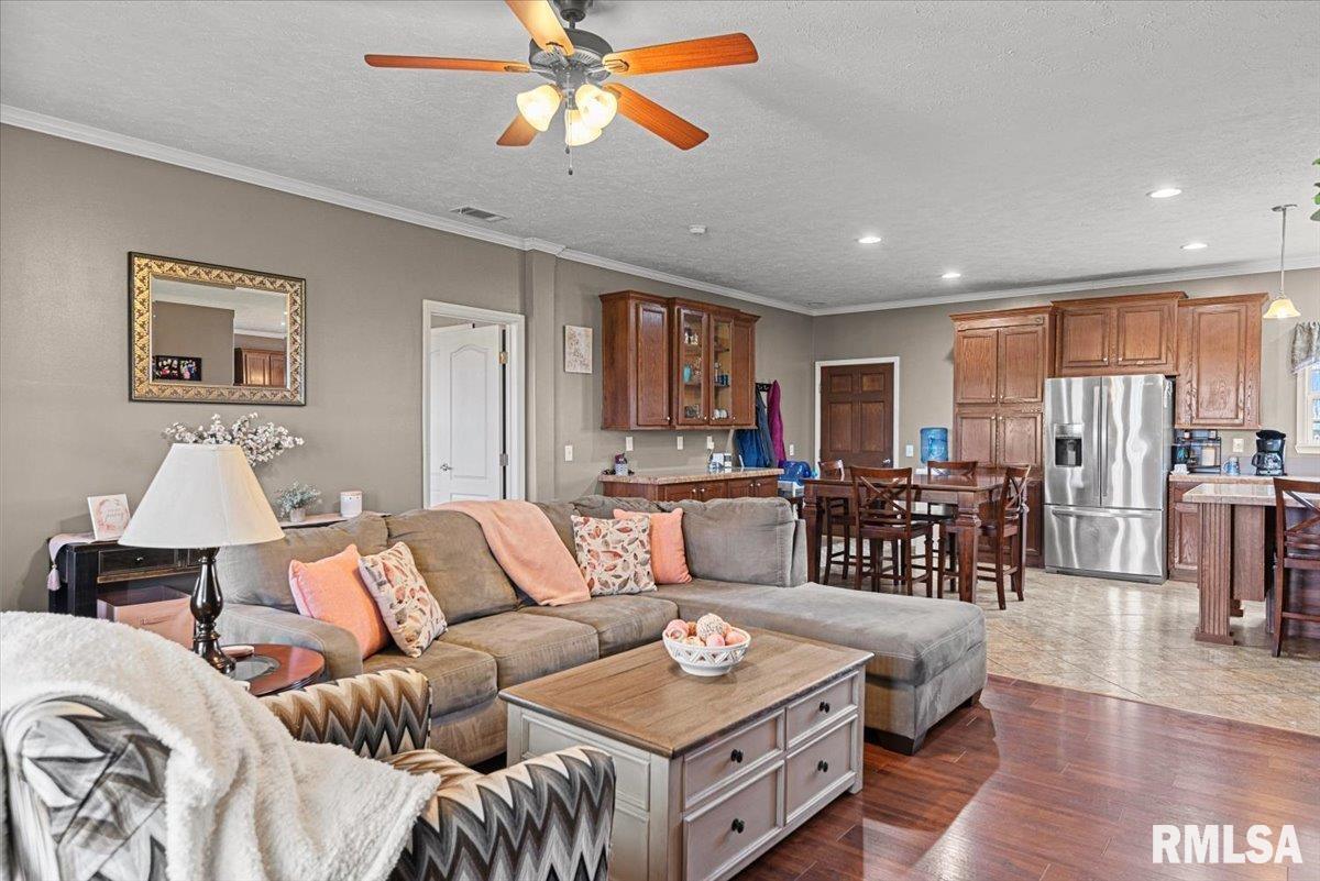 2137 E 700 N Road, Pana, Illinois image 9