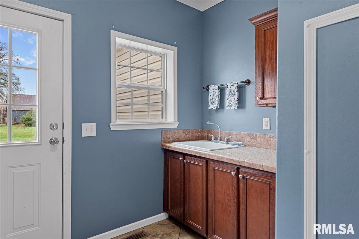 2137 E 700 N Road, Pana, Illinois image 28