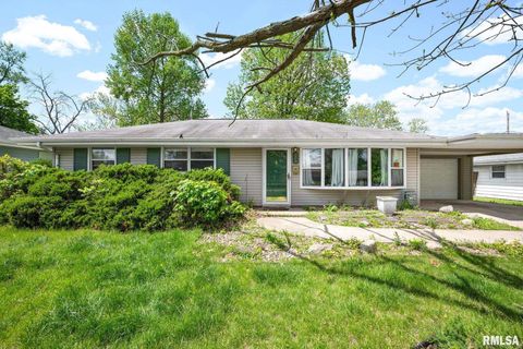 Photo of 2119 N WELLINGTON Drive, Peoria, IL 61604 (MLS # PA1266089)