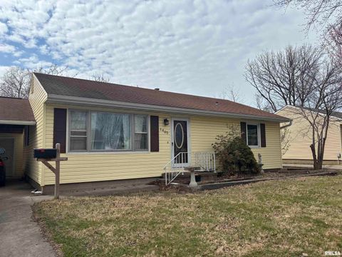 Homes For Sale - 1405 Lakelawn Drive<br/> Jacksonville, IL 62650