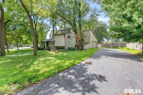 Homes For Sale - 5 Mishawaka Drive<br/> Sangamon County, Rochester, IL 62563