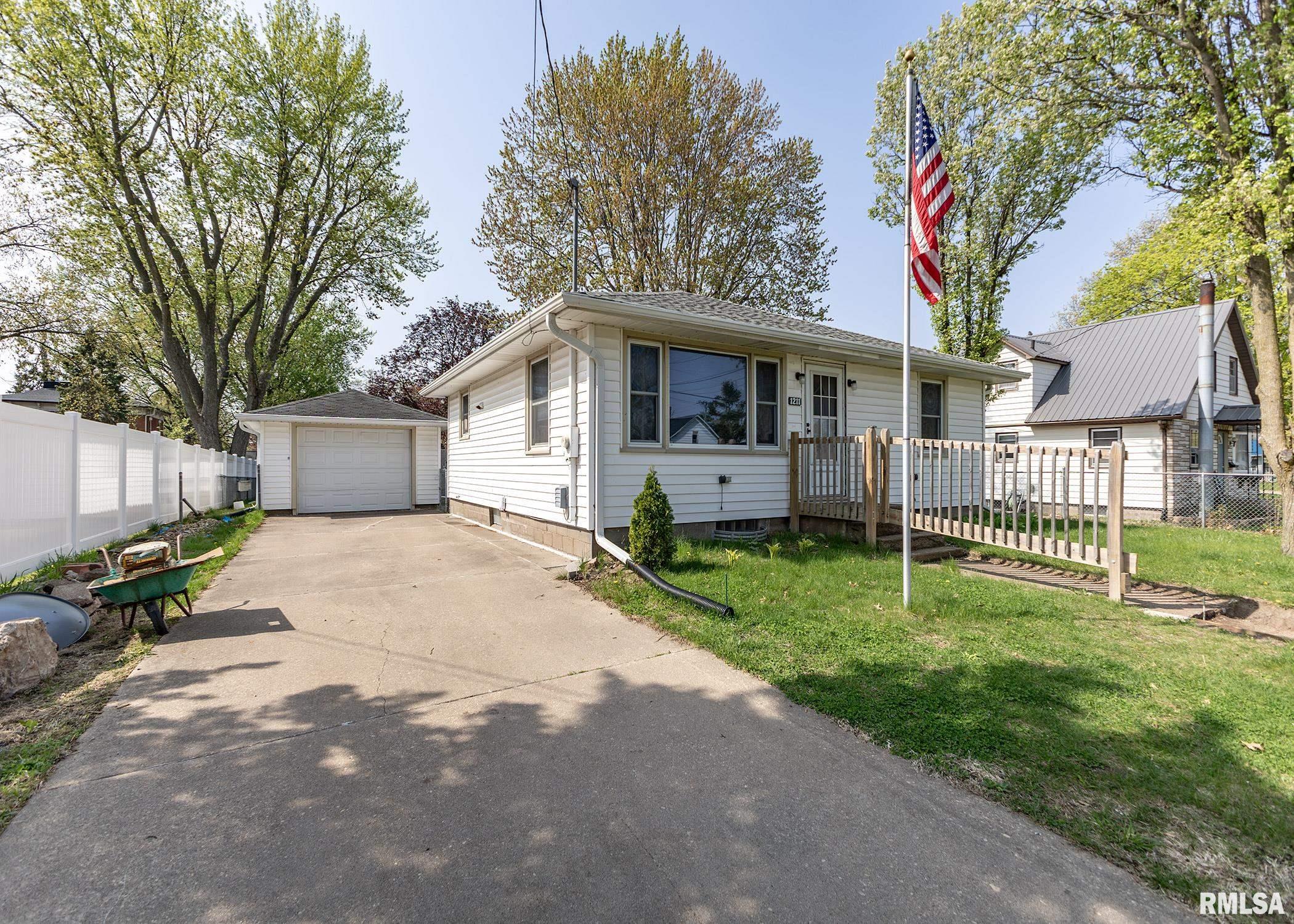 1211 4th Street, Camanche, Iowa image 2