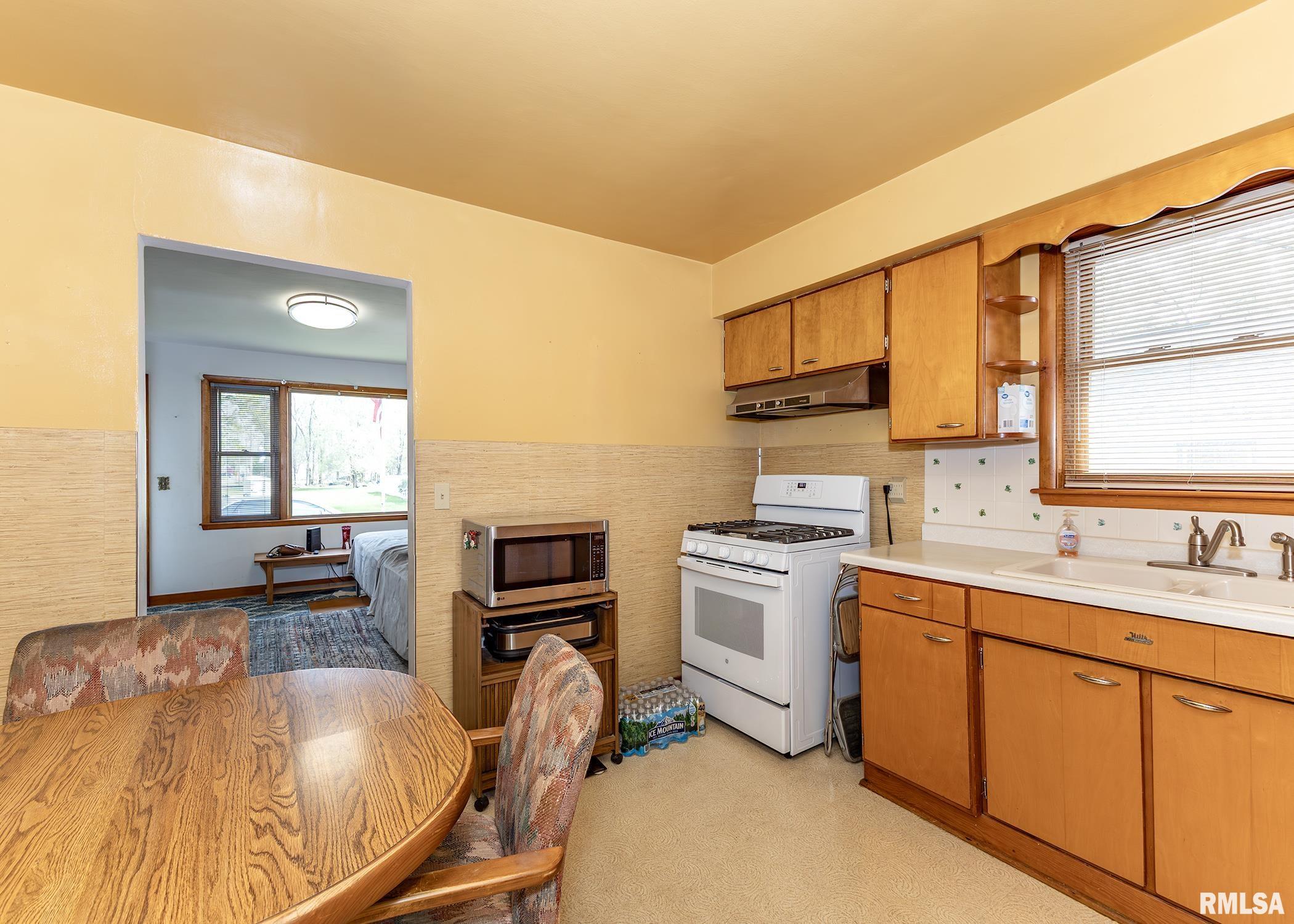 1211 4th Street, Camanche, Iowa image 8