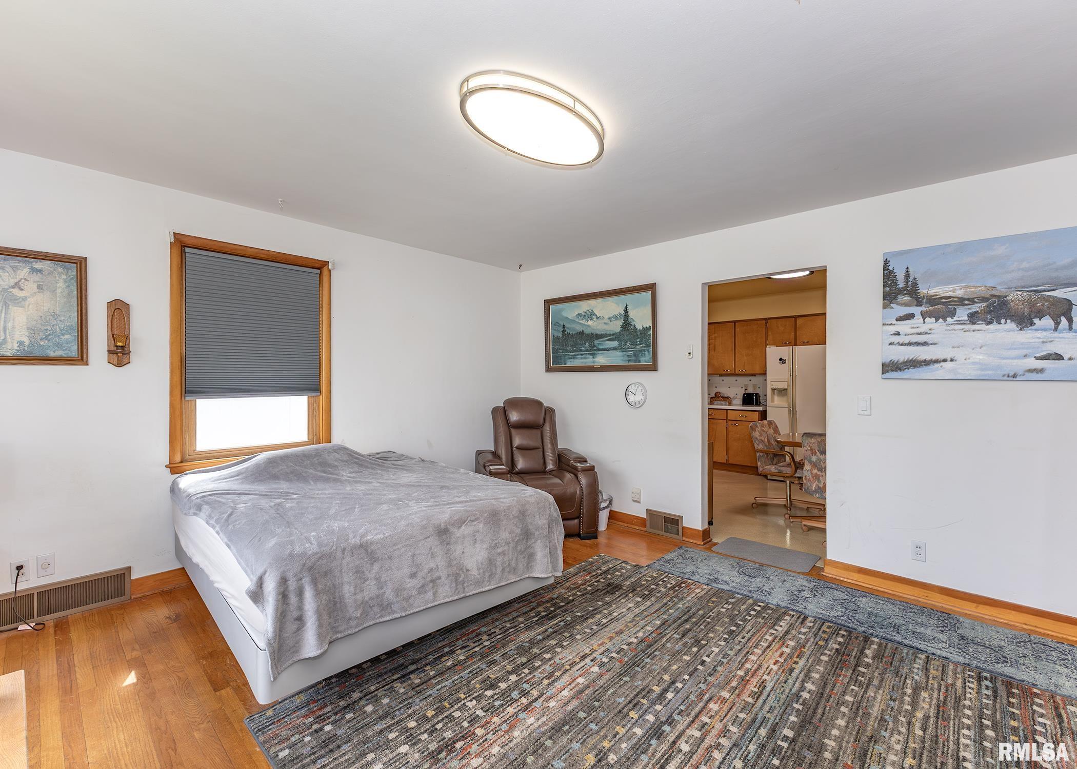 1211 4th Street, Camanche, Iowa image 3