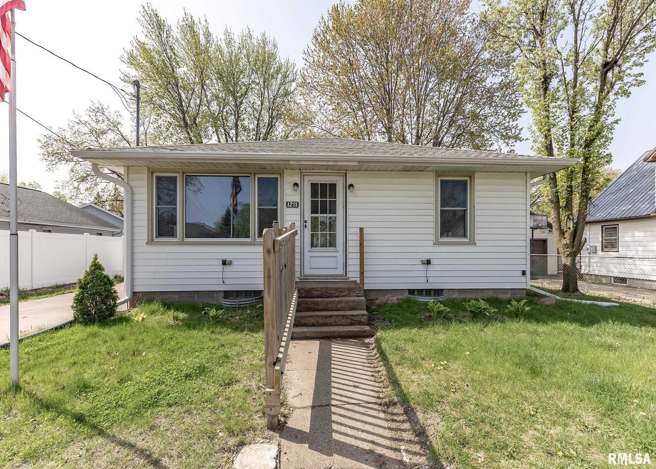 1211 4th Street, Camanche, Iowa image 1