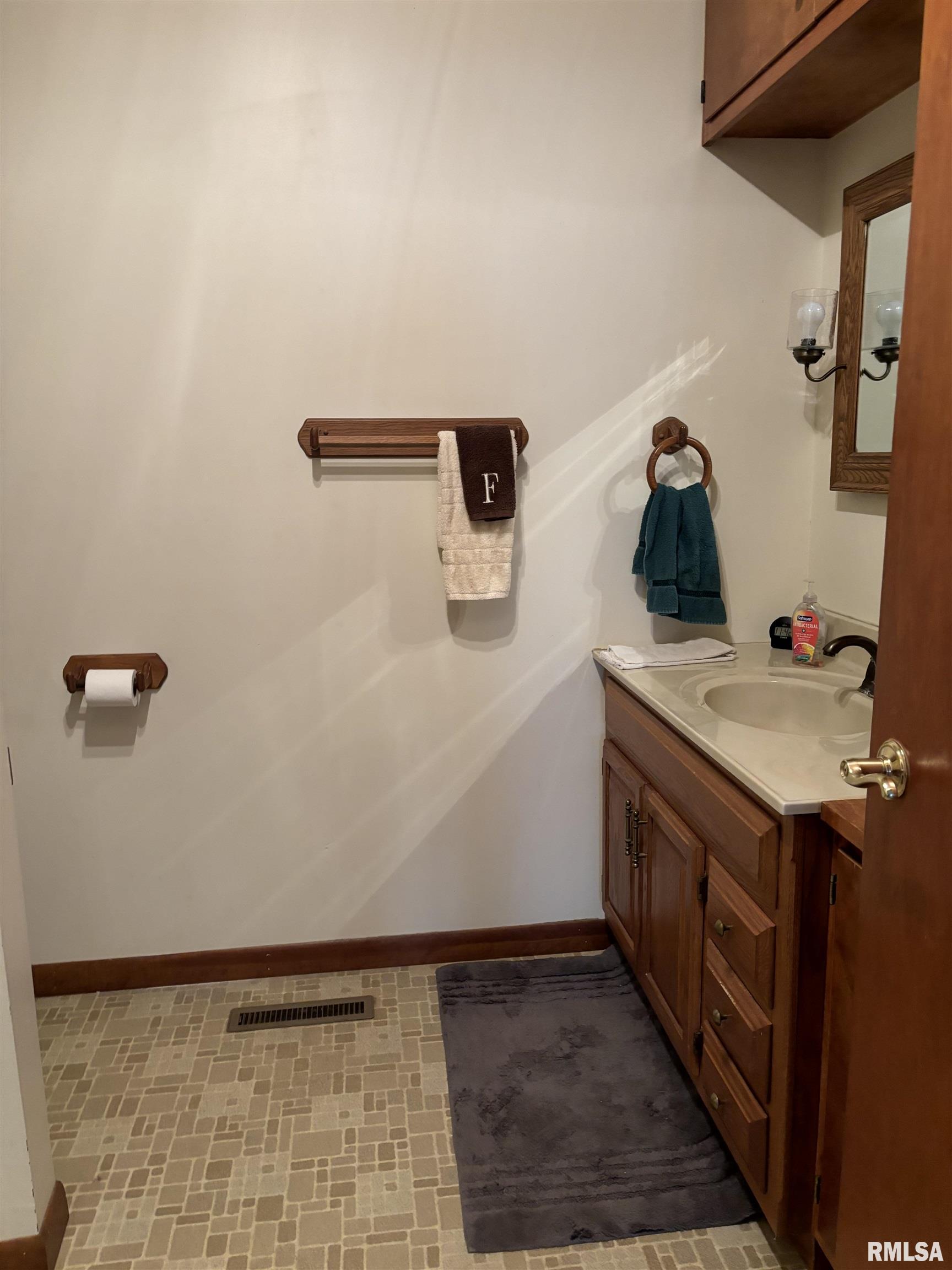 317 N High Street, Lacon, Illinois image 22