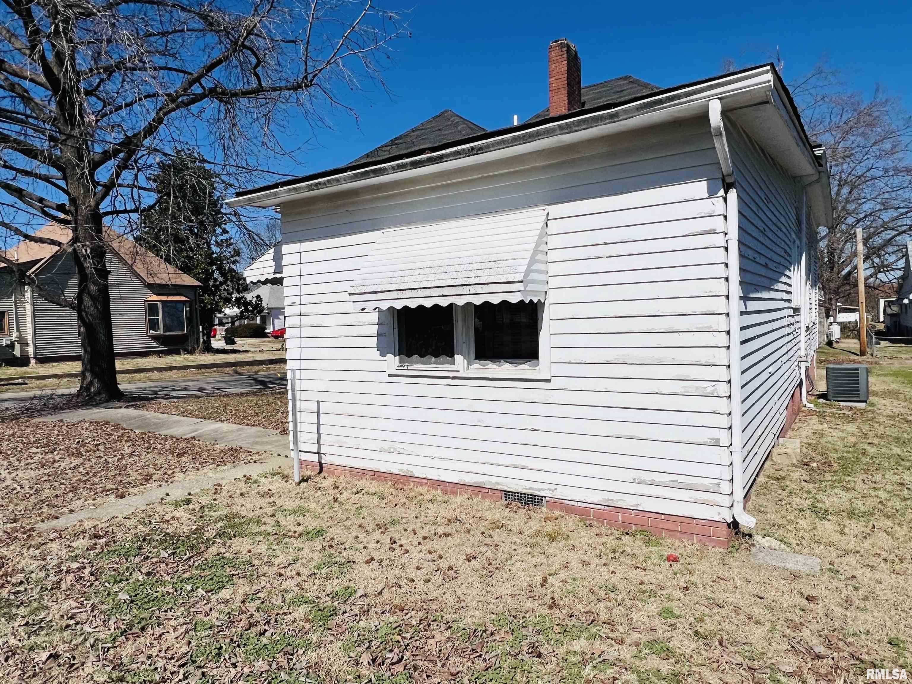 135 W College Street, Harrisburg, Illinois image 7