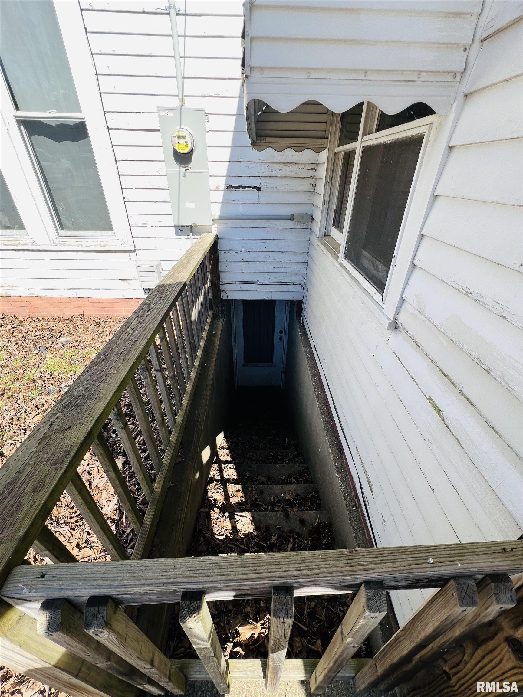 135 W College Street, Harrisburg, Illinois image 6