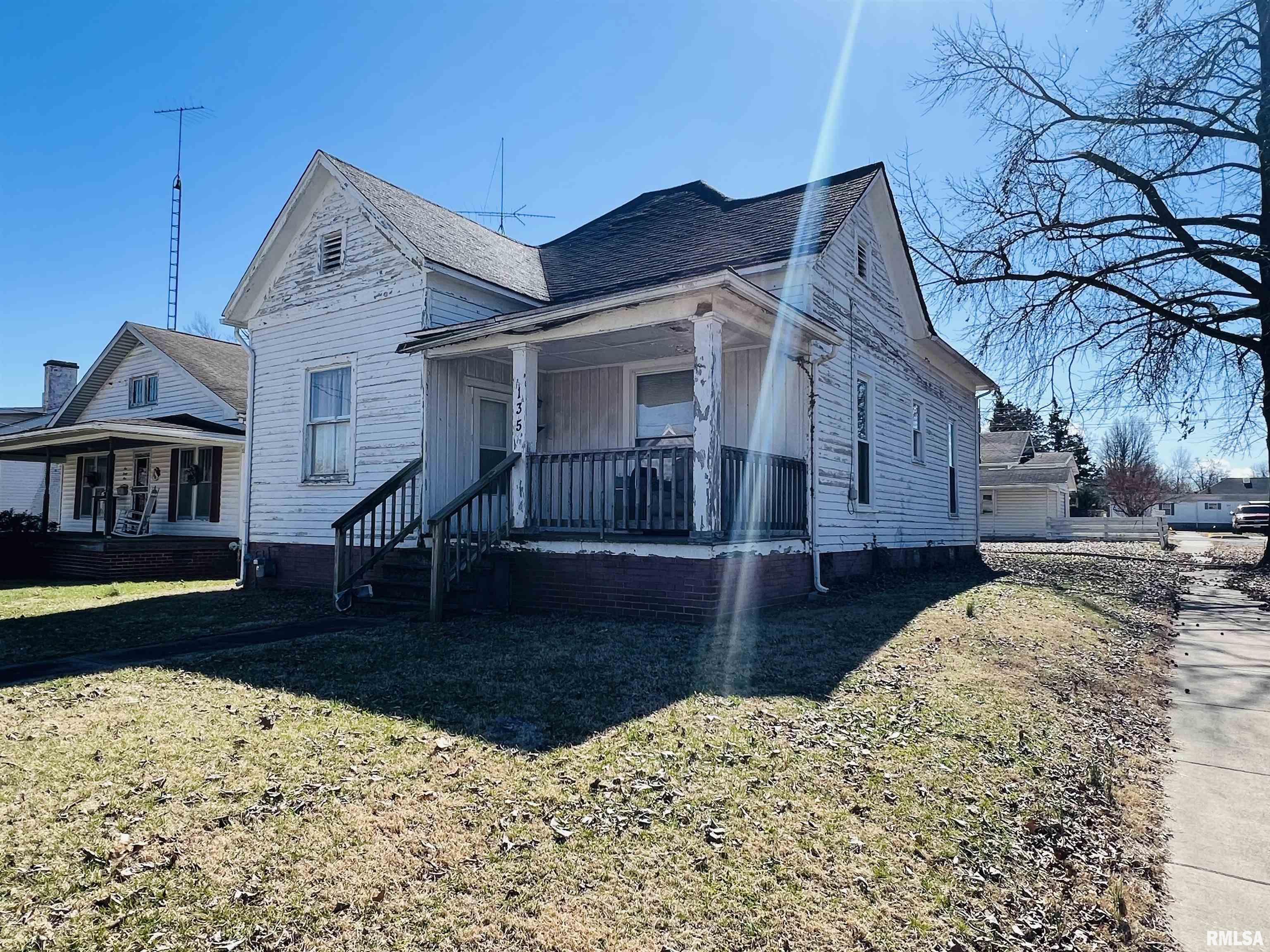 135 W College Street, Harrisburg, Illinois image 1
