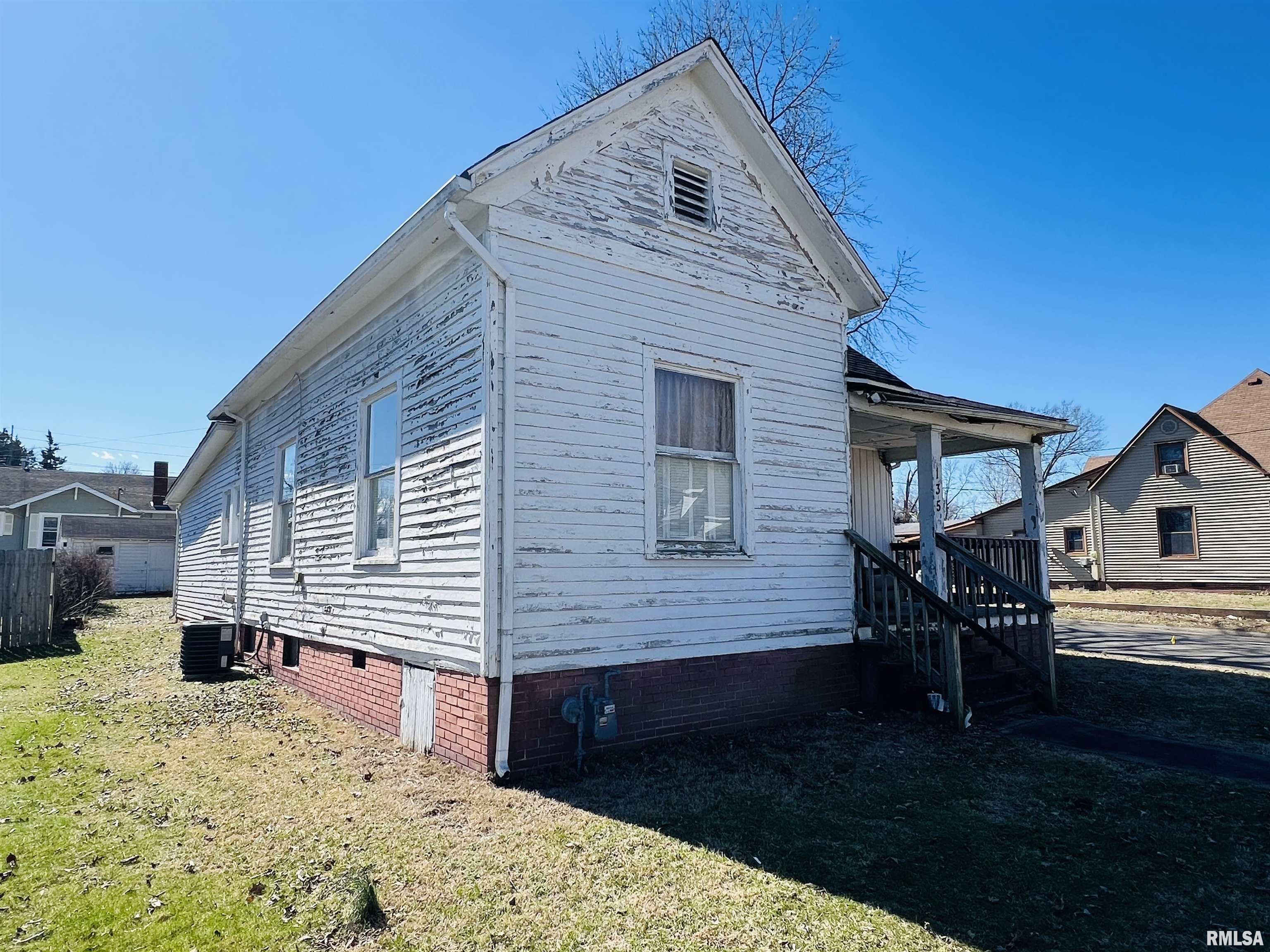 135 W College Street, Harrisburg, Illinois image 3