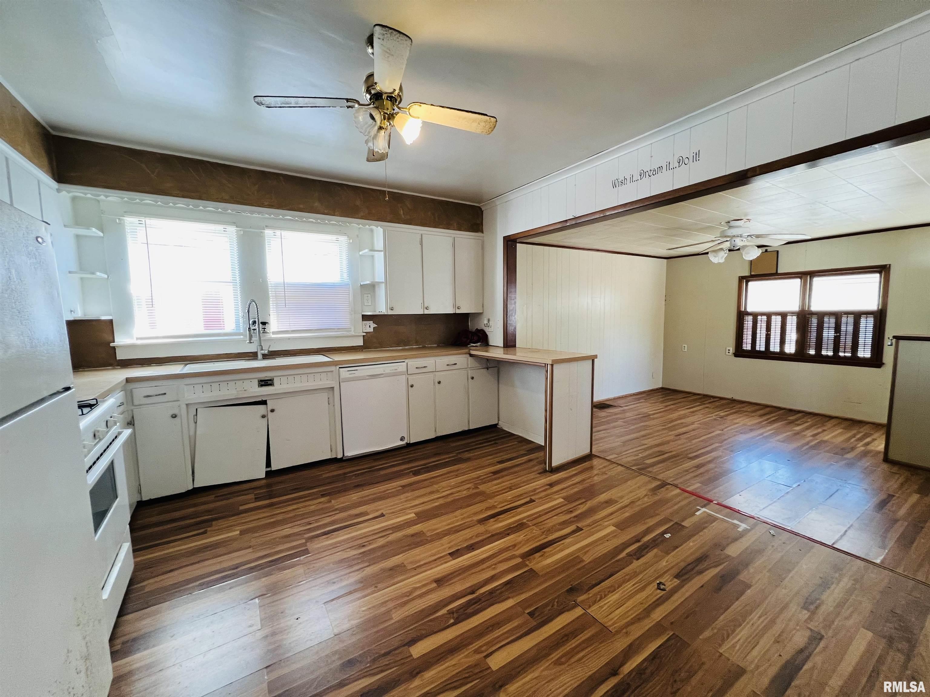 135 W College Street, Harrisburg, Illinois image 12