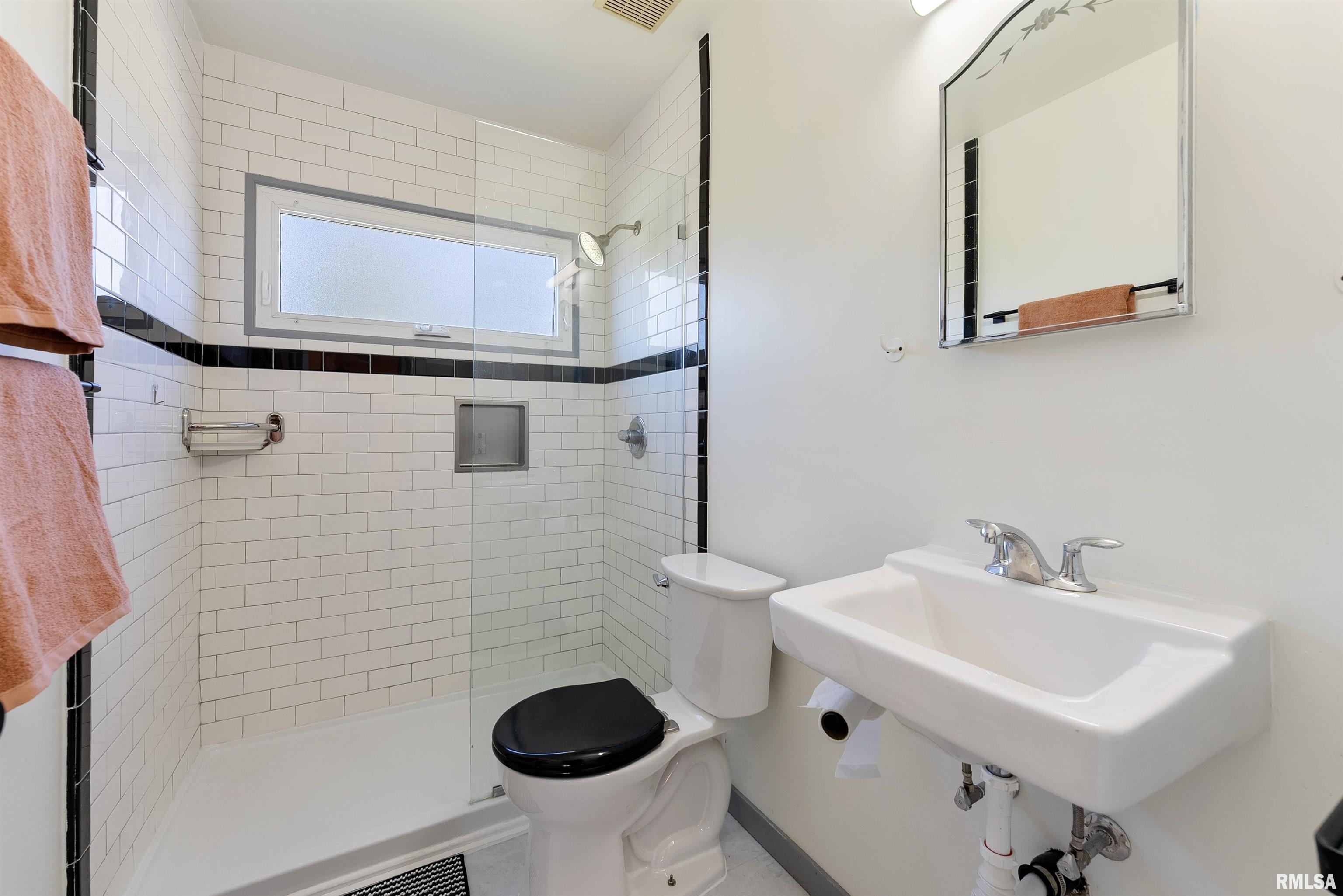 1446 W 29th Street, Davenport, Iowa image 11