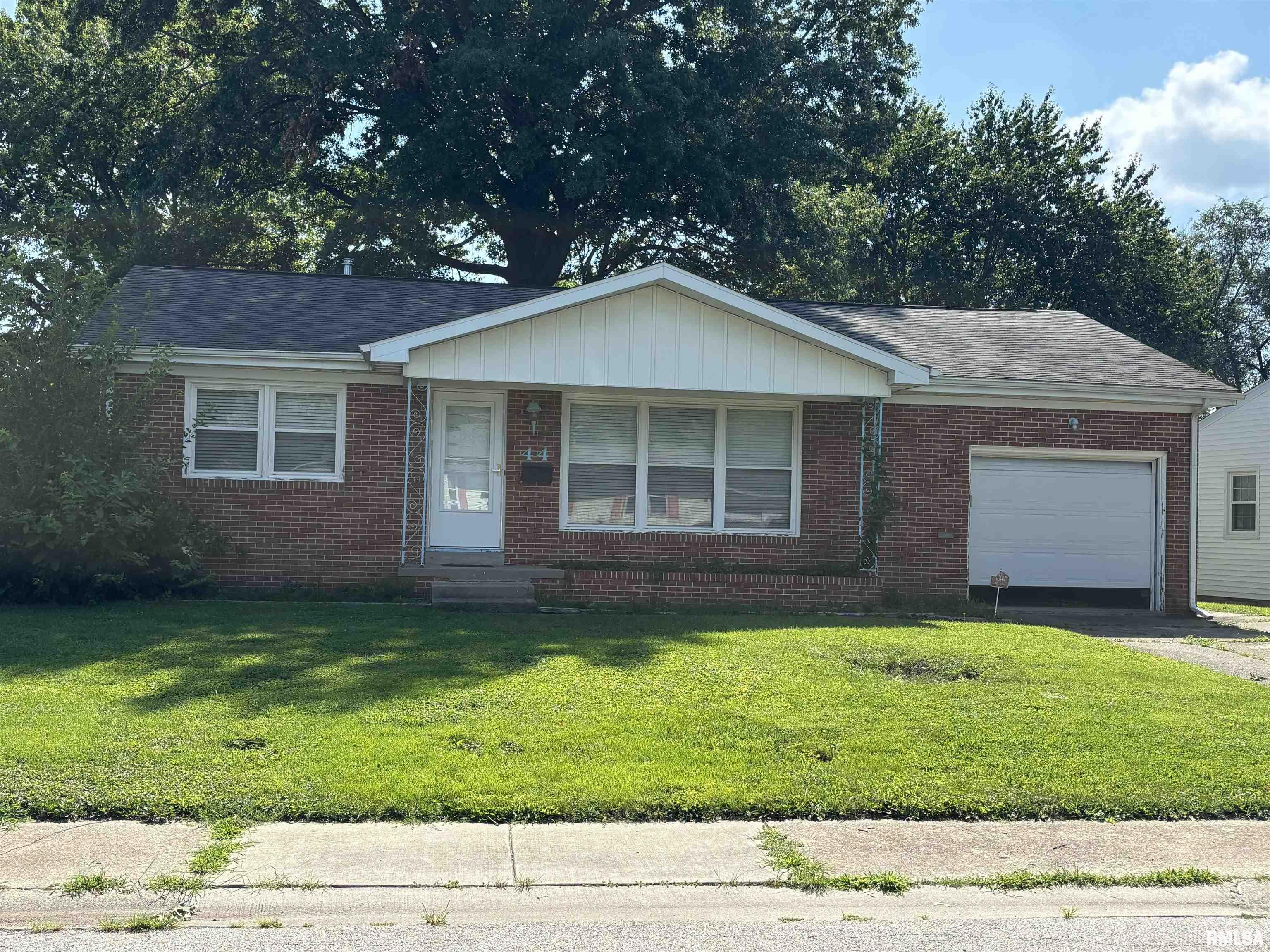 Photo 1 of 5 — 44 LONGBOW Lane, Springfield, IL 62704