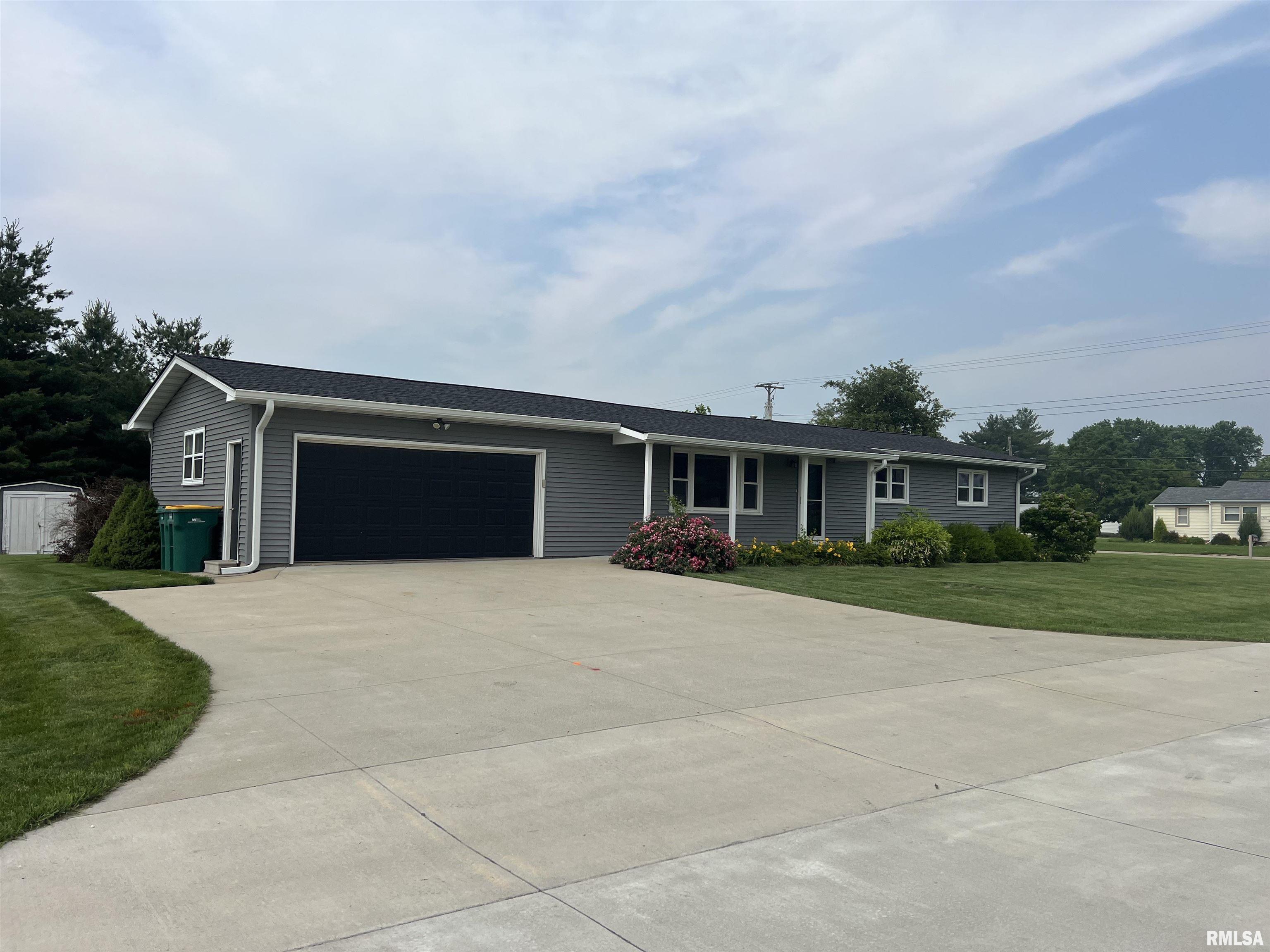 1302 Maple Avenue, Macomb, Illinois image 2