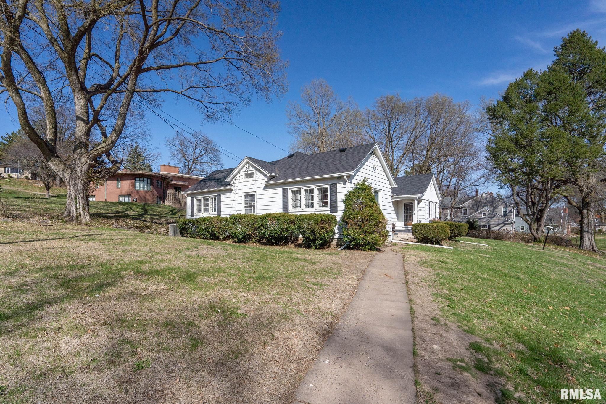 110 Grant Street, Bettendorf, Iowa image 3