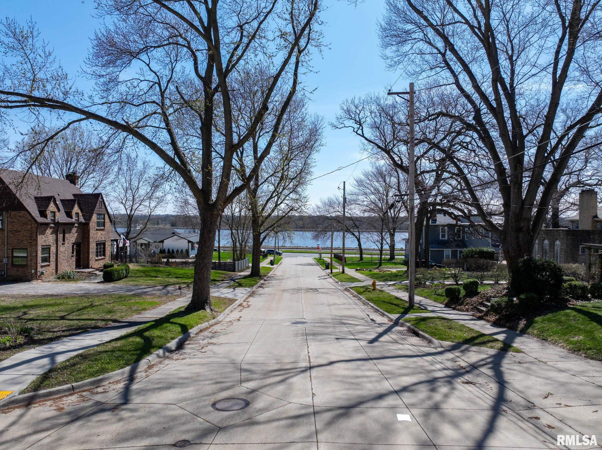 110 Grant Street, Bettendorf, Iowa image 38
