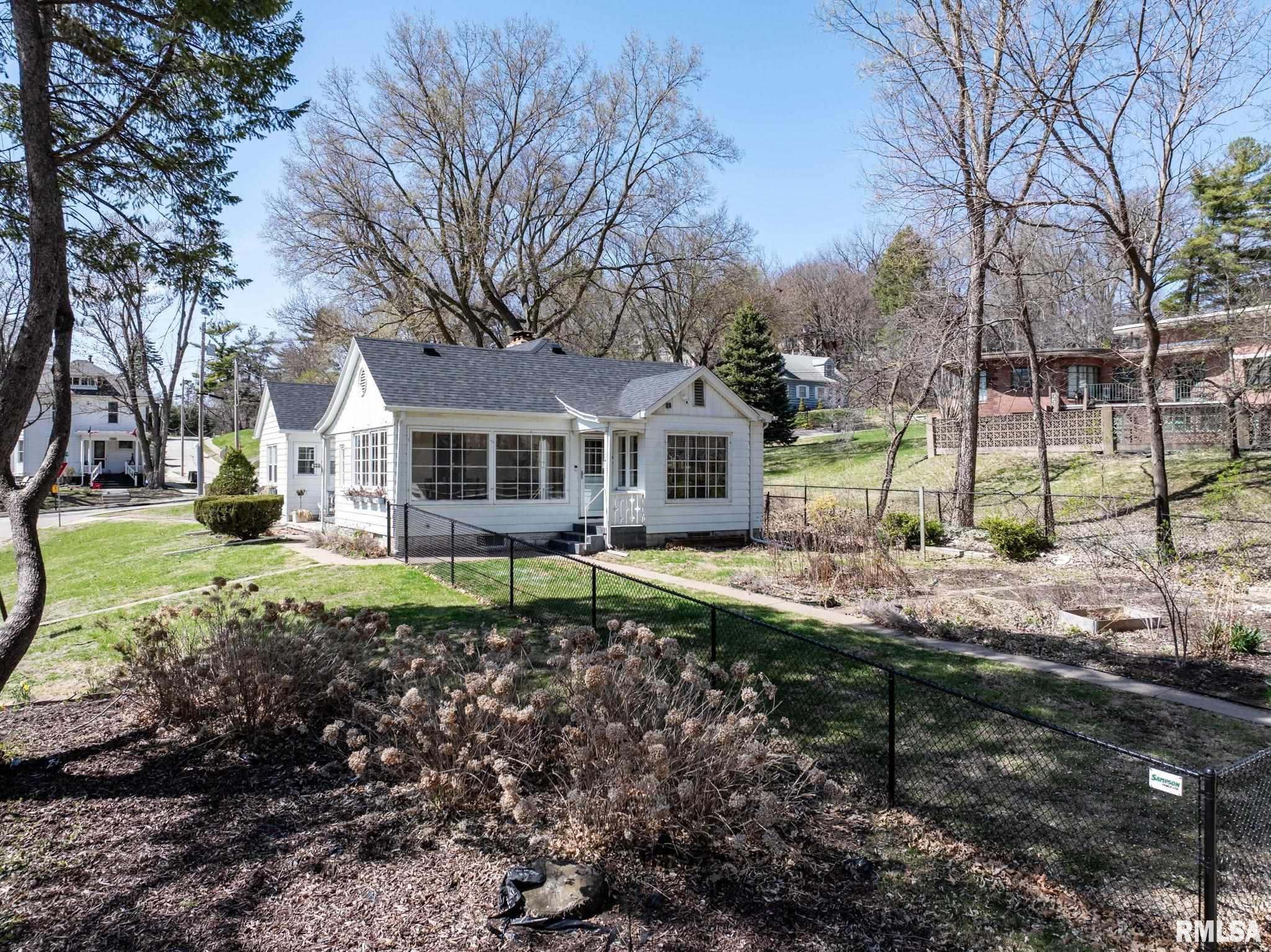 110 Grant Street, Bettendorf, Iowa image 32