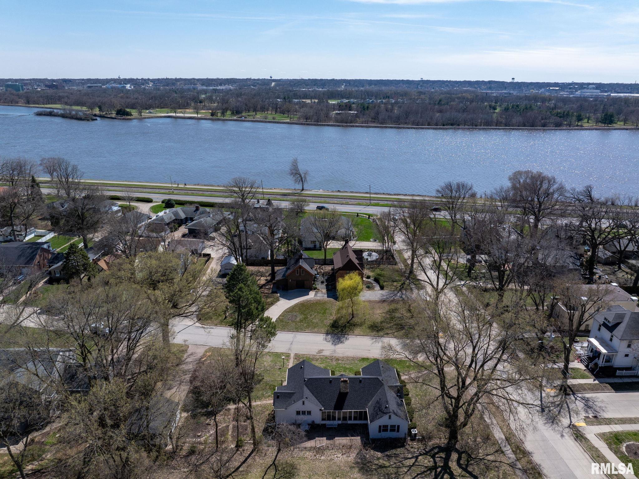 110 Grant Street, Bettendorf, Iowa image 40