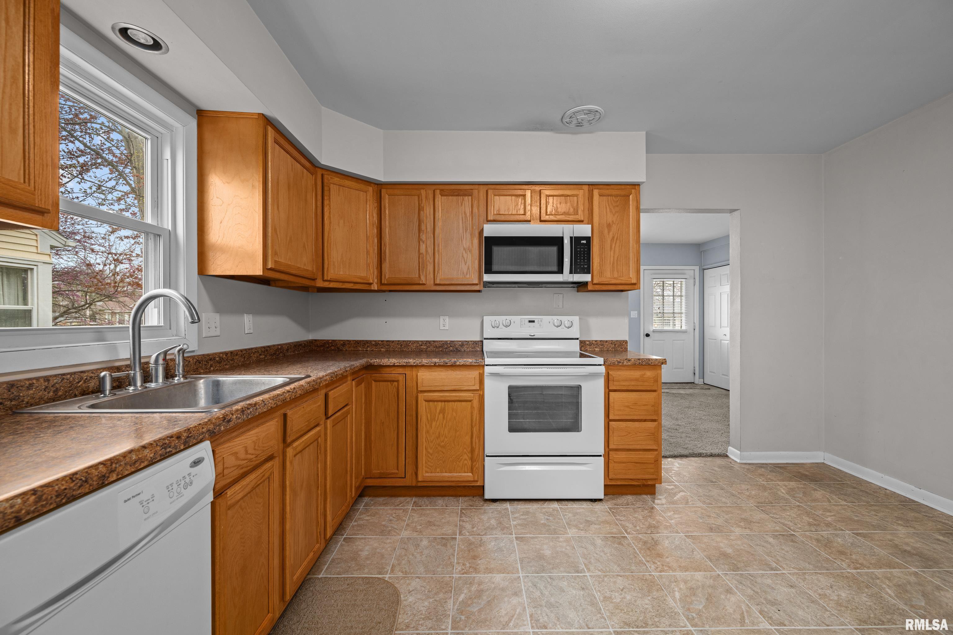 2924 Oak Street, Bettendorf, Iowa image 8