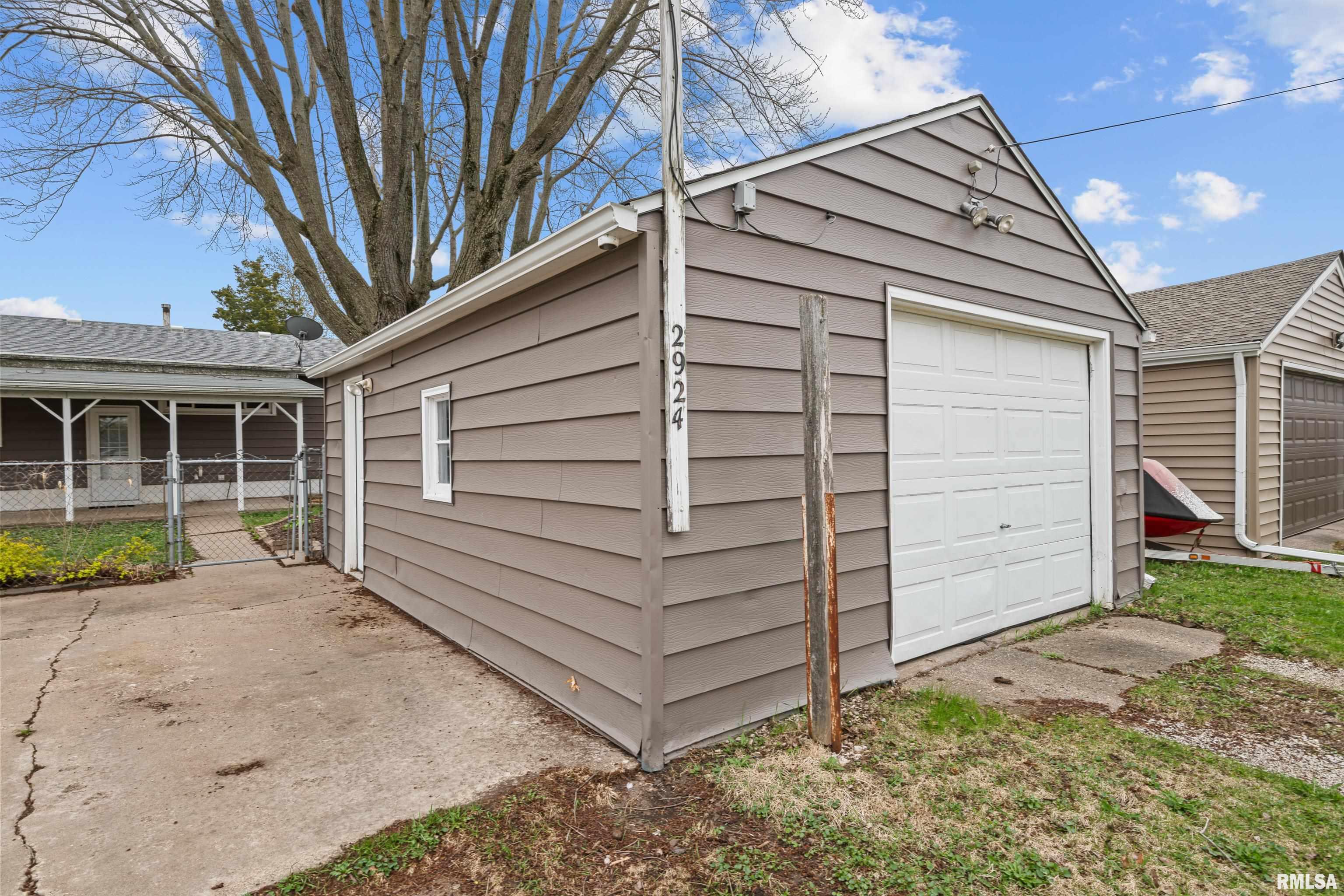2924 Oak Street, Bettendorf, Iowa image 25