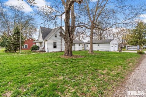 Photo of 325 W JACKSON Street, Virden, IL 62690 (MLS # CA1043028)