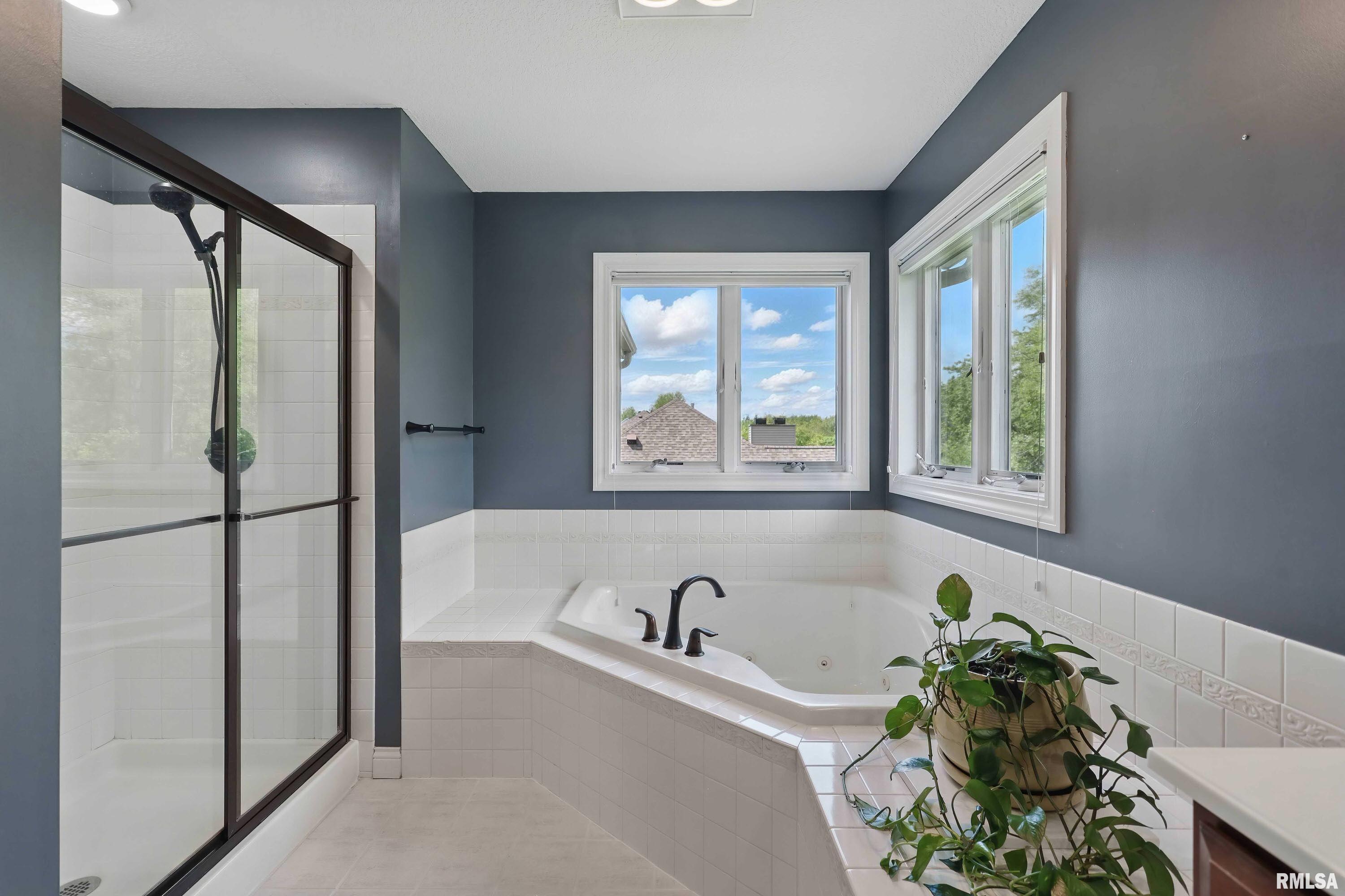 6531 Eagle Ridge Road, Bettendorf, Iowa image 15