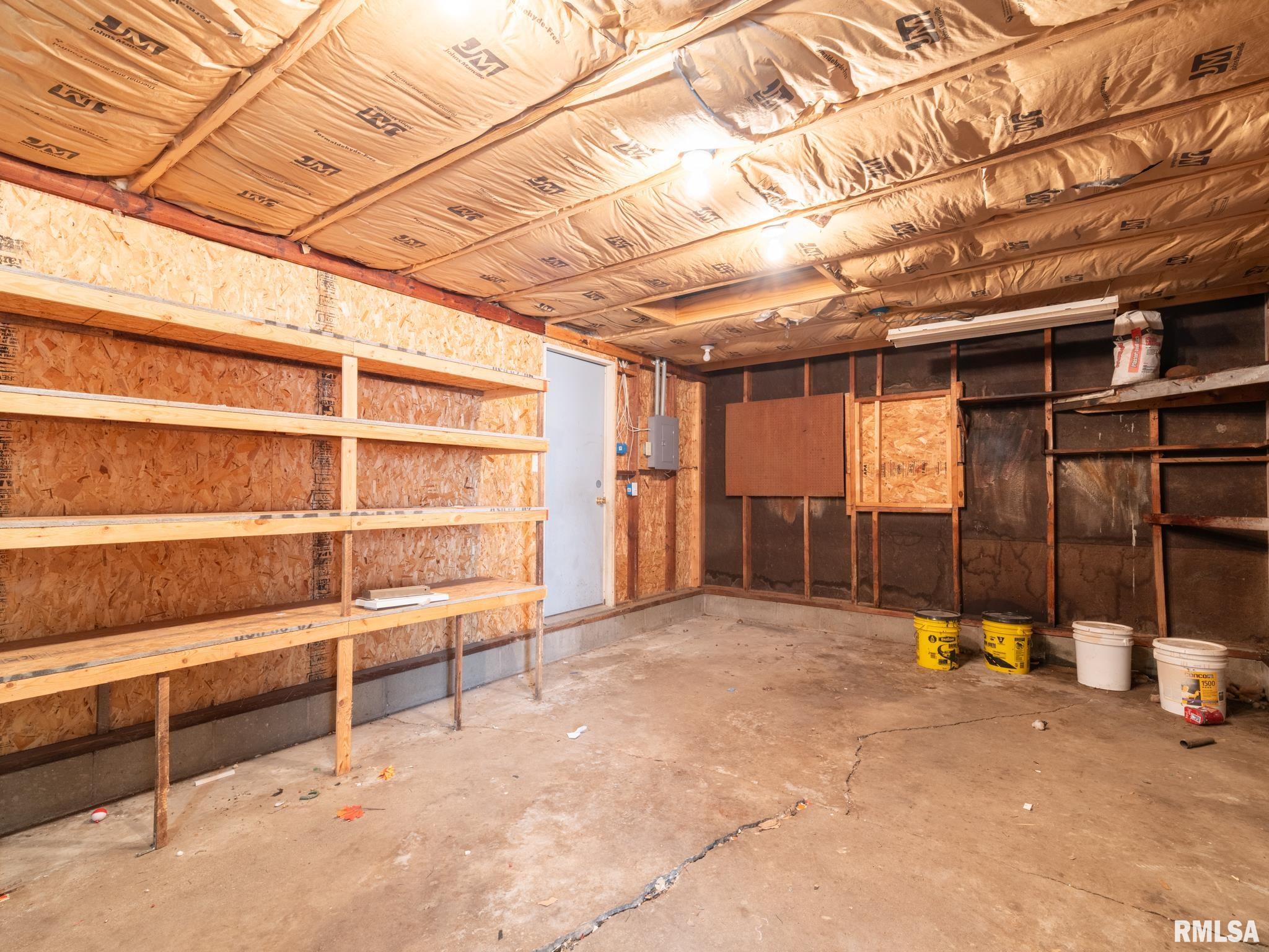 102 S Van Buren Street, Lewistown, Illinois image 38