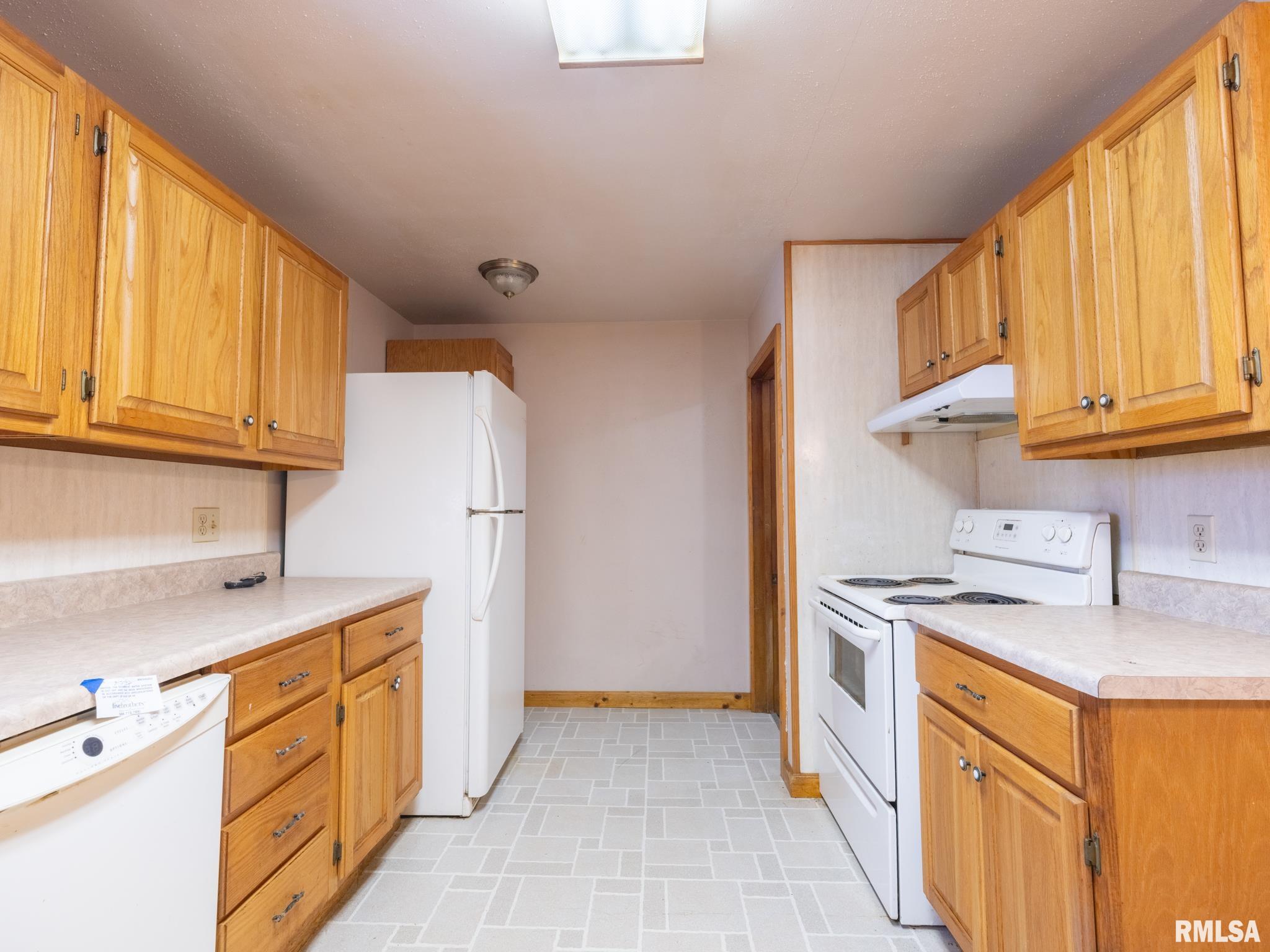 102 S Van Buren Street, Lewistown, Illinois image 10