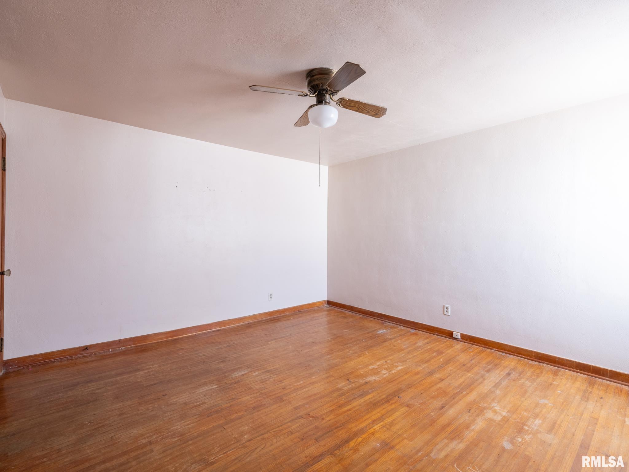 102 S Van Buren Street, Lewistown, Illinois image 33