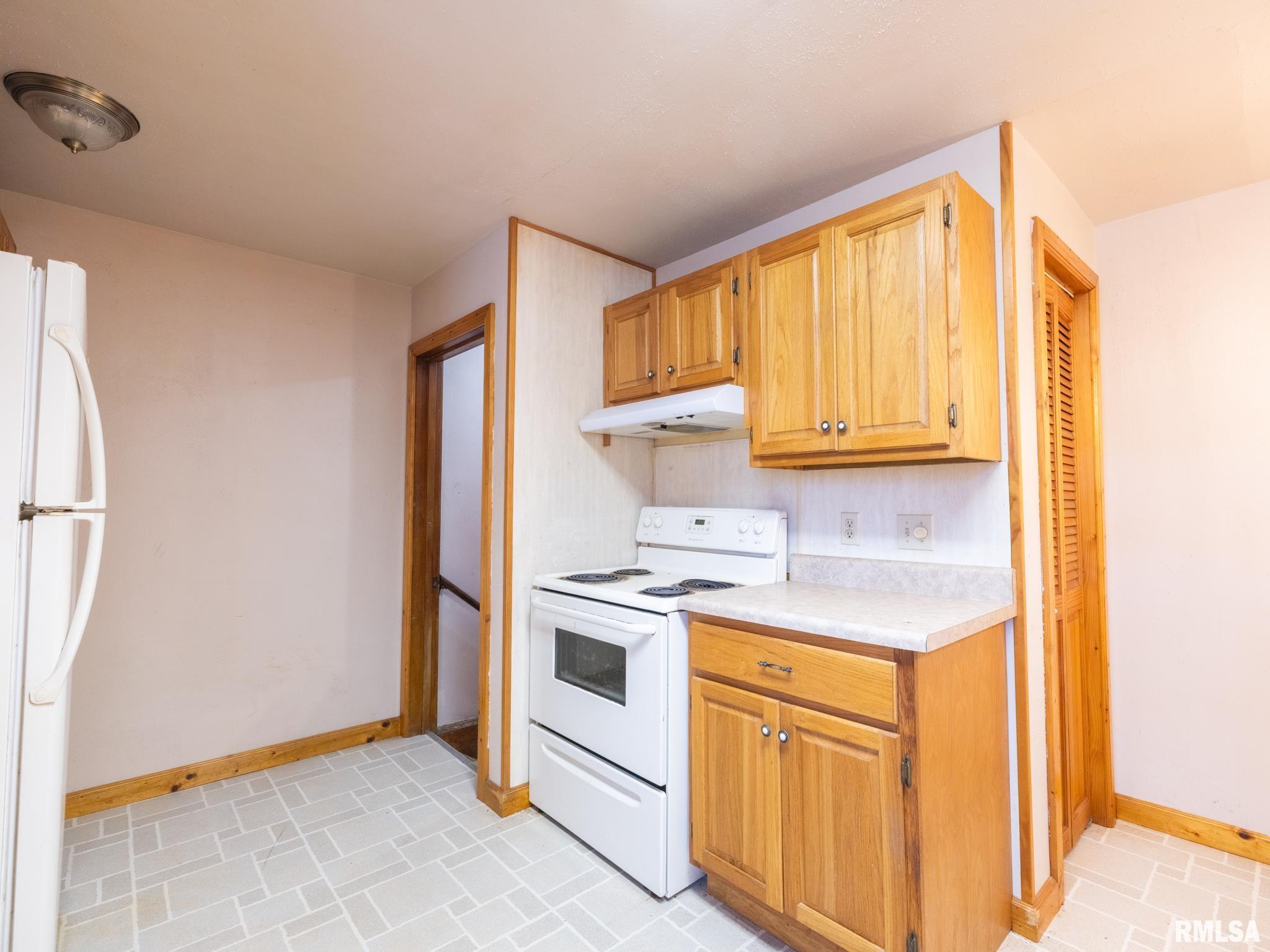 102 S Van Buren Street, Lewistown, Illinois image 12