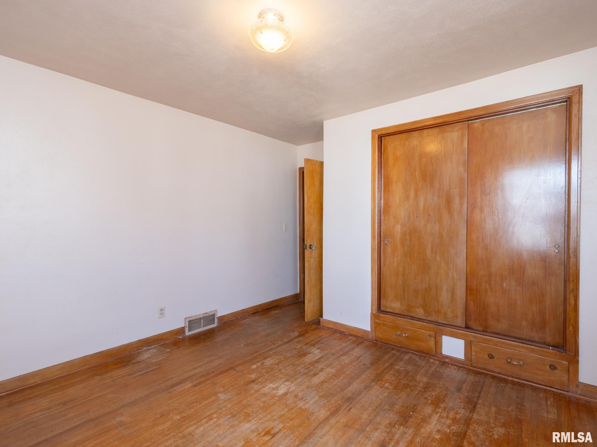 102 S Van Buren Street, Lewistown, Illinois image 26