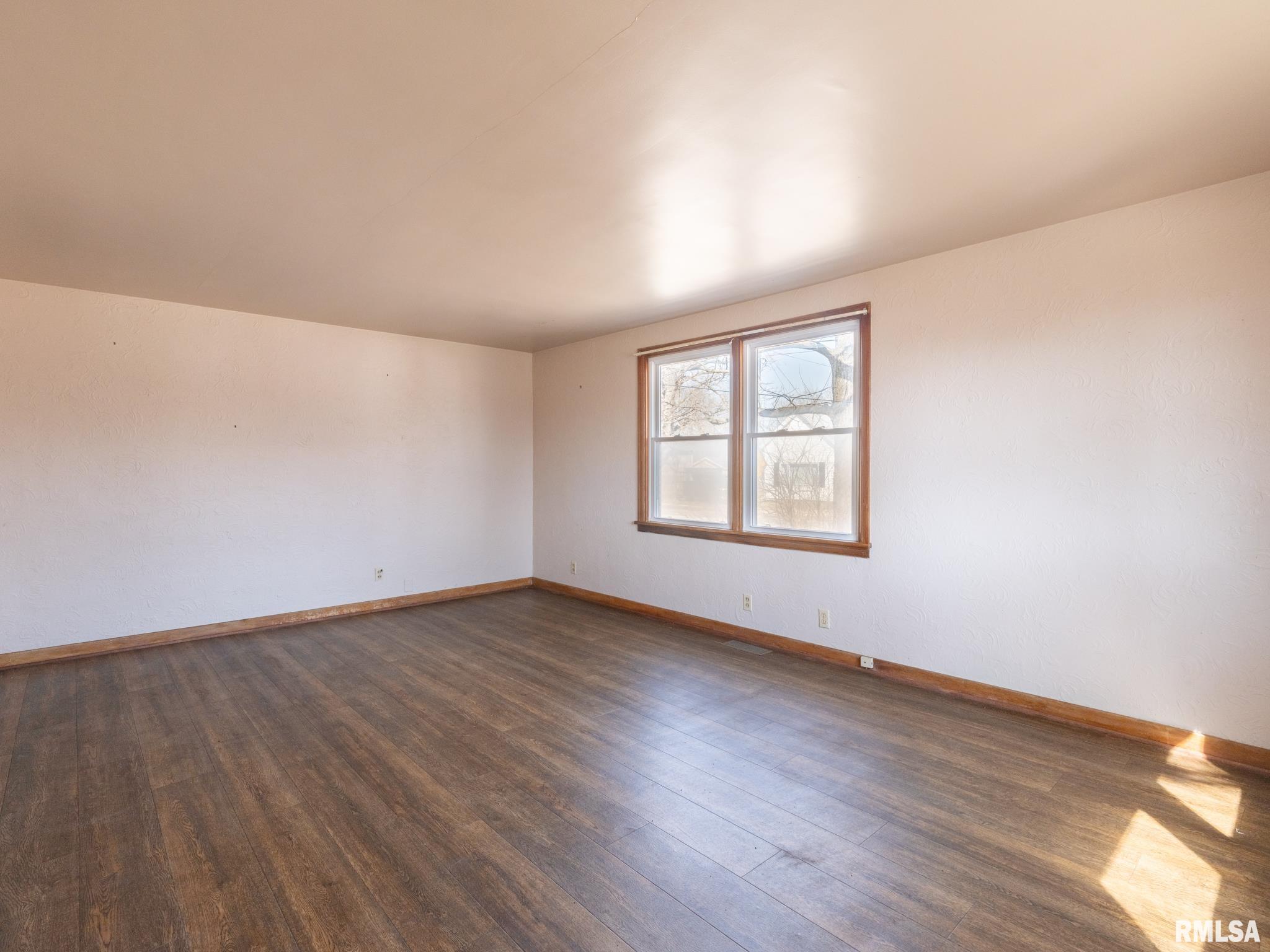 102 S Van Buren Street, Lewistown, Illinois image 15