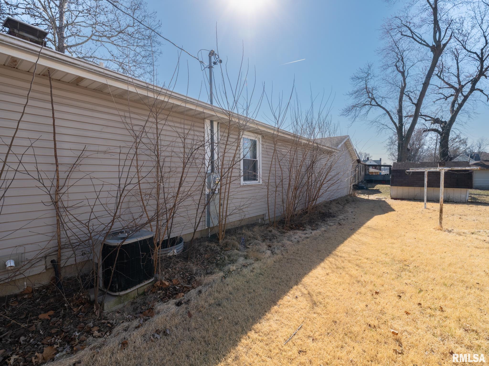 102 S Van Buren Street, Lewistown, Illinois image 41
