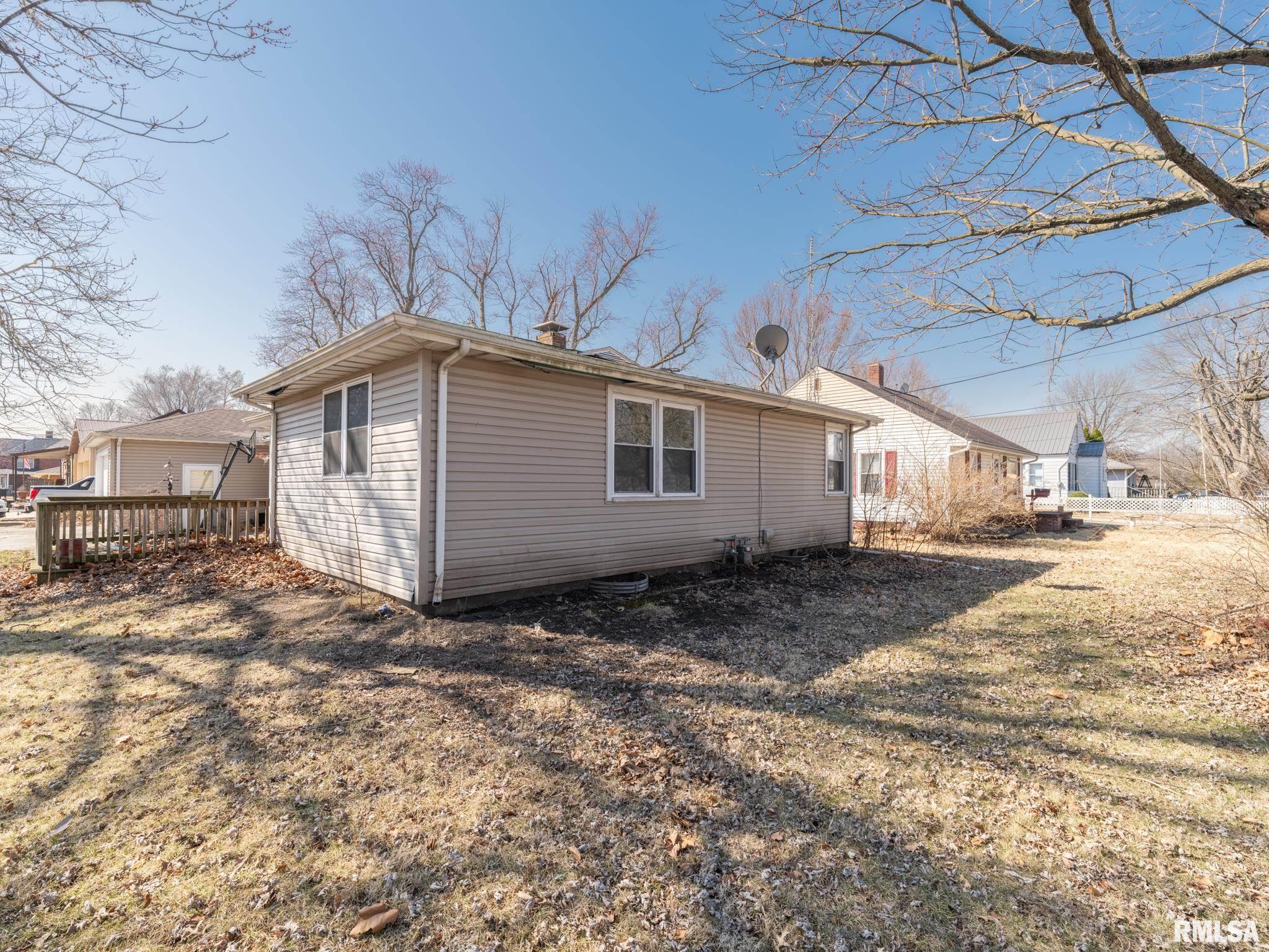 102 S Van Buren Street, Lewistown, Illinois image 3