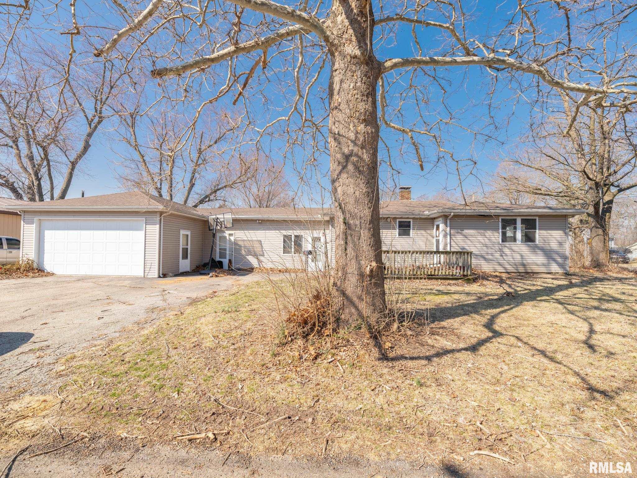 102 S Van Buren Street, Lewistown, Illinois image 1