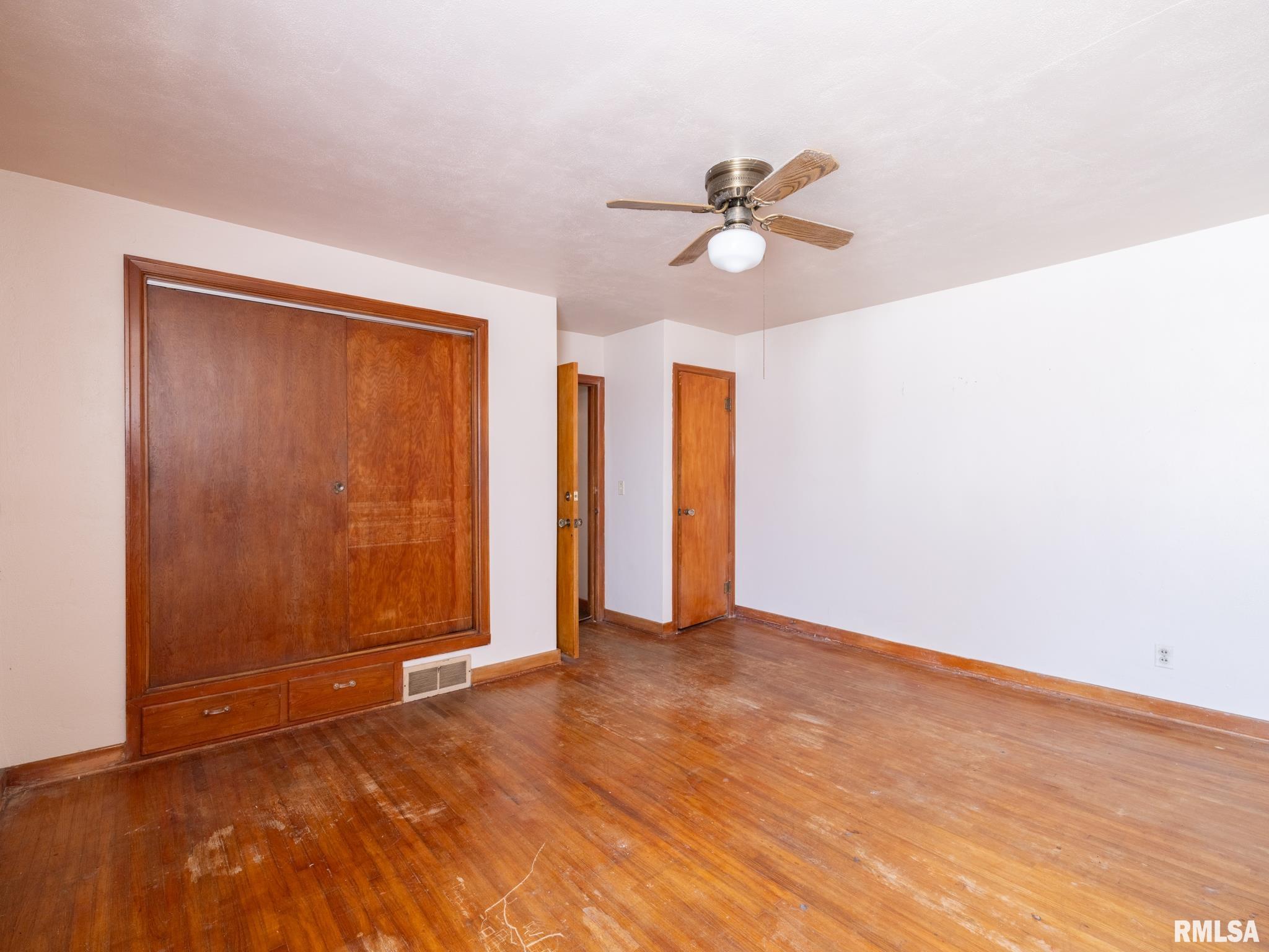 102 S Van Buren Street, Lewistown, Illinois image 32