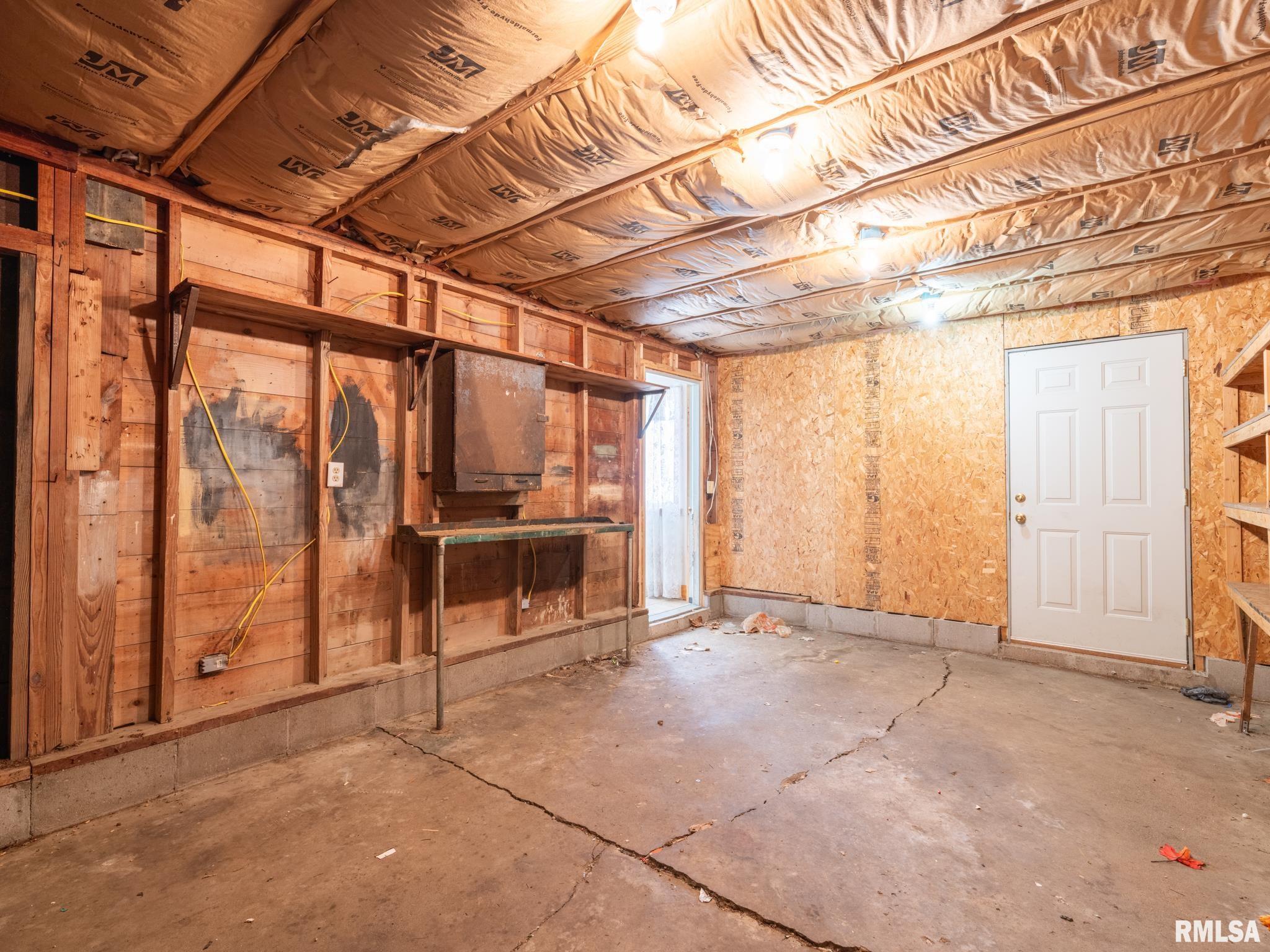 102 S Van Buren Street, Lewistown, Illinois image 39