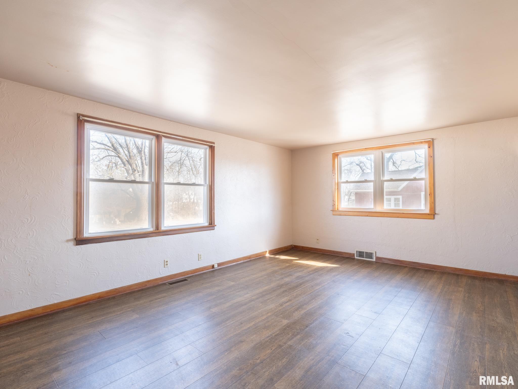 102 S Van Buren Street, Lewistown, Illinois image 21