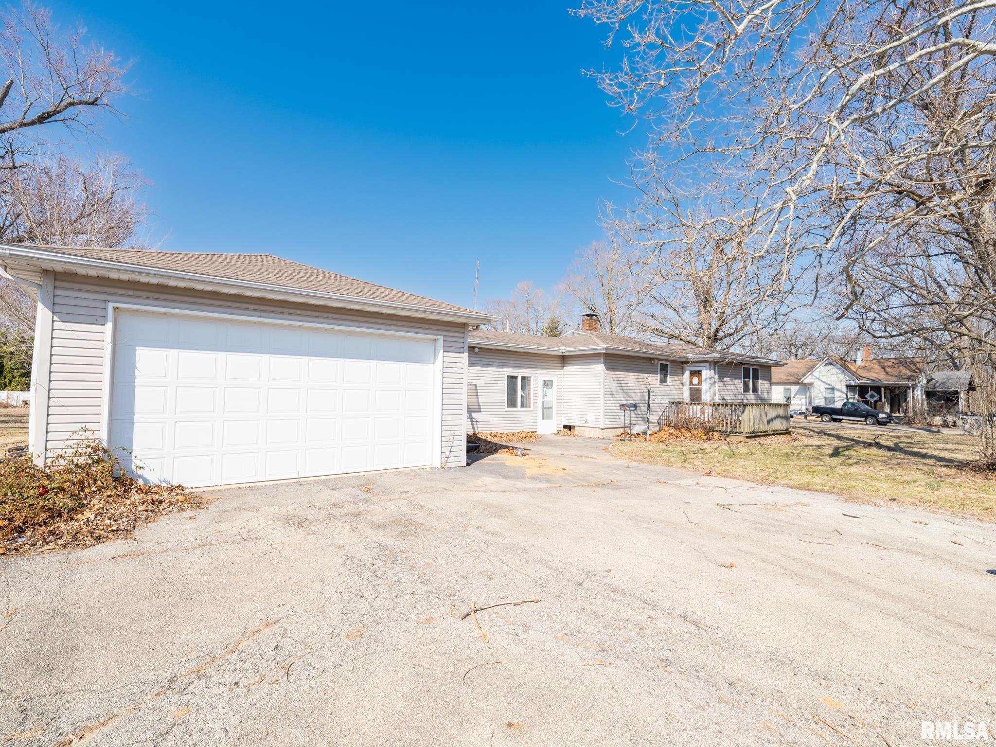 102 S Van Buren Street, Lewistown, Illinois image 36